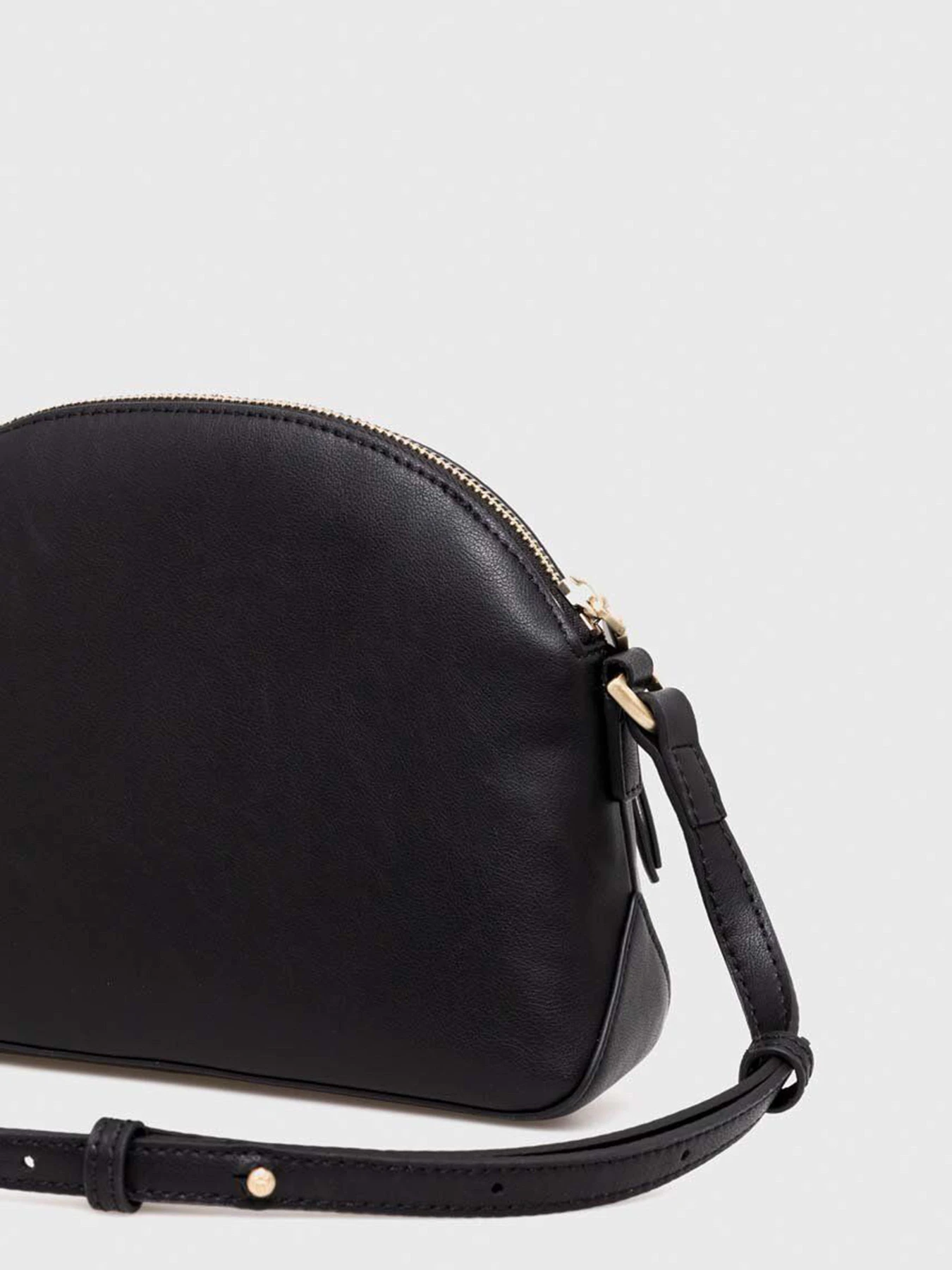 Сумки Calvin Klein Re-Lock Seasonal Crossbody Md модель K60K611444-BEH Сумки Calvin Klein Re-Lock Seasonal Crossbody Md модель K60K611444-BEH Фото