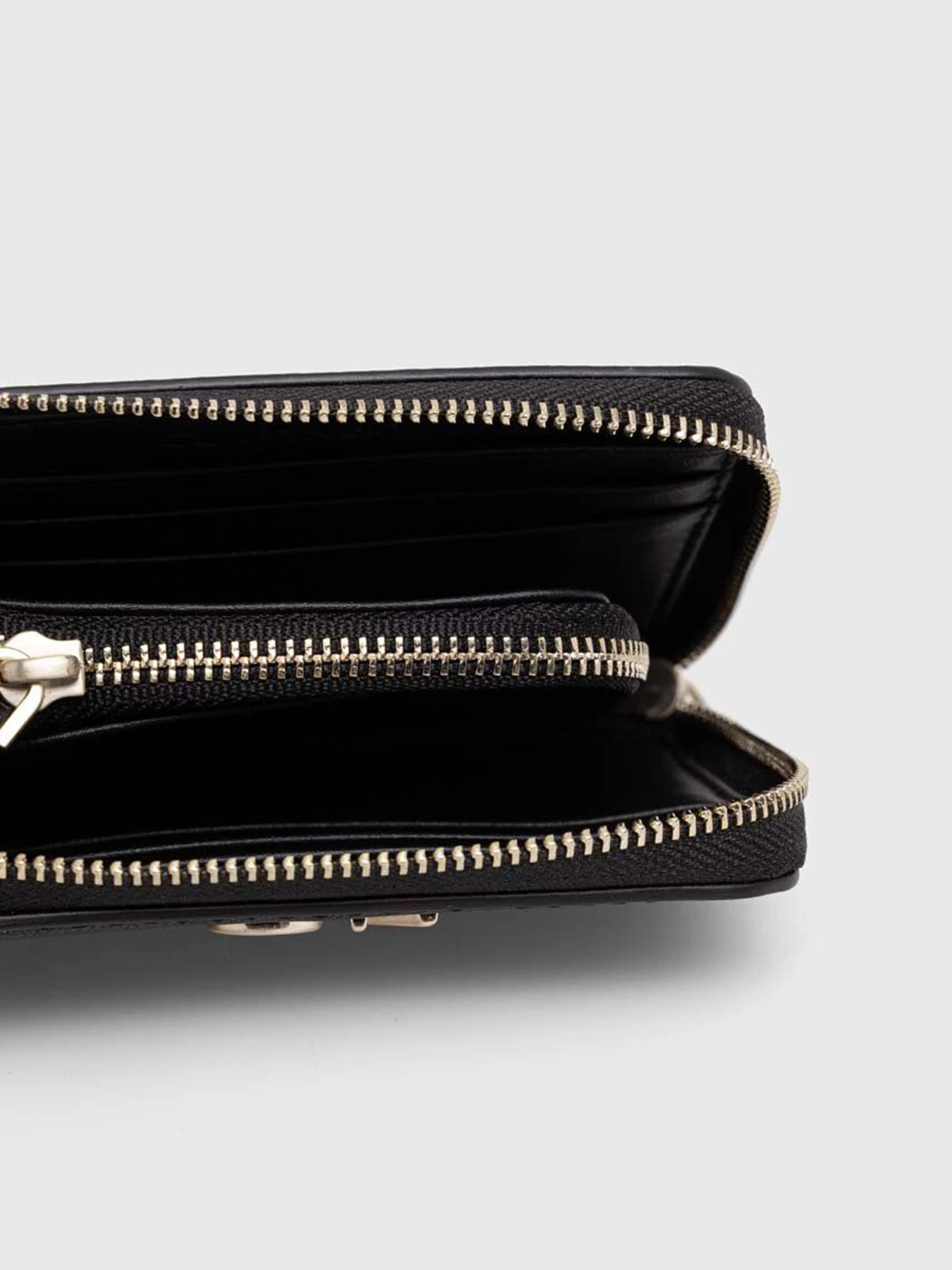 Гаманці Calvin Klein Re-Lock Za Wallet Sm модель K60K610781-BEH Гаманці Calvin Klein Re-Lock Za Wallet Sm модель K60K610781-BEH Фото