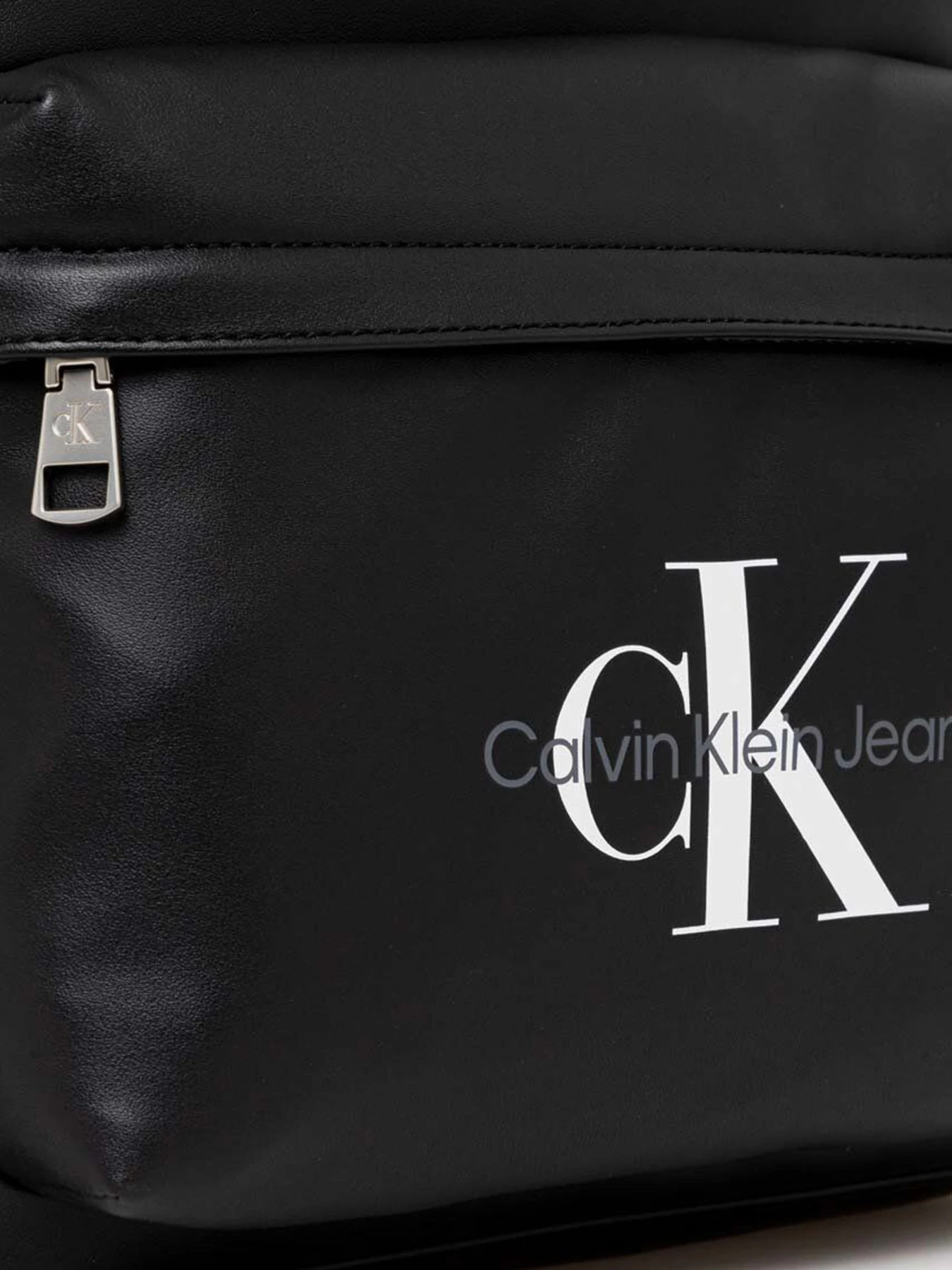 Рюкзаки Calvin Klein Monogram Soft Campus Bp40 модель K50K511522-BEH Рюкзаки Calvin Klein Monogram Soft Campus Bp40 модель K50K511522-BEH Фото