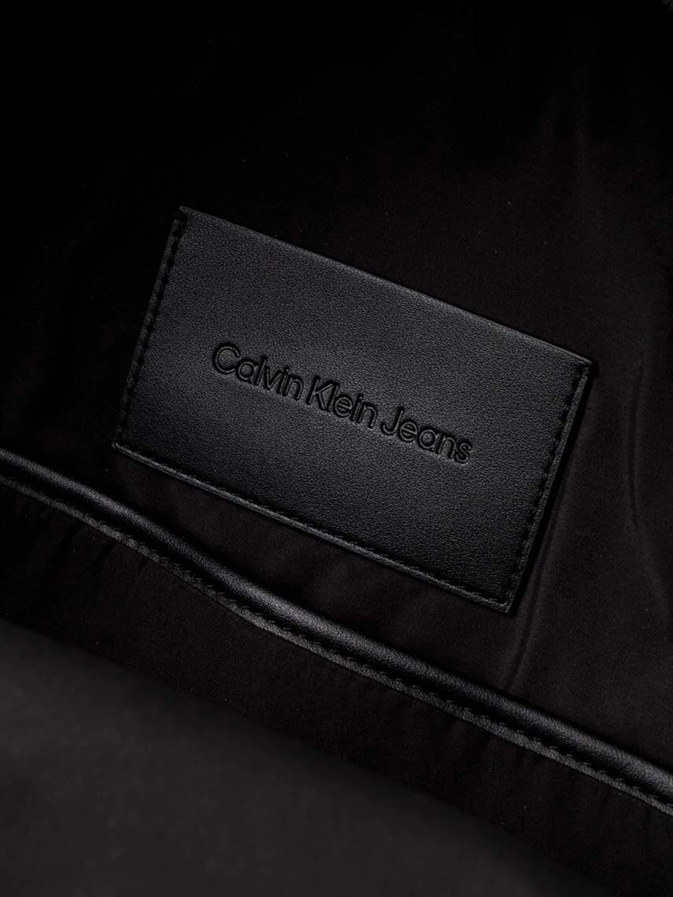 Рюкзаки Calvin Klein Monogram Soft Campus Bp40 модель K50K511522-BEH Рюкзаки Calvin Klein Monogram Soft Campus Bp40 модель K50K511522-BEH Фото