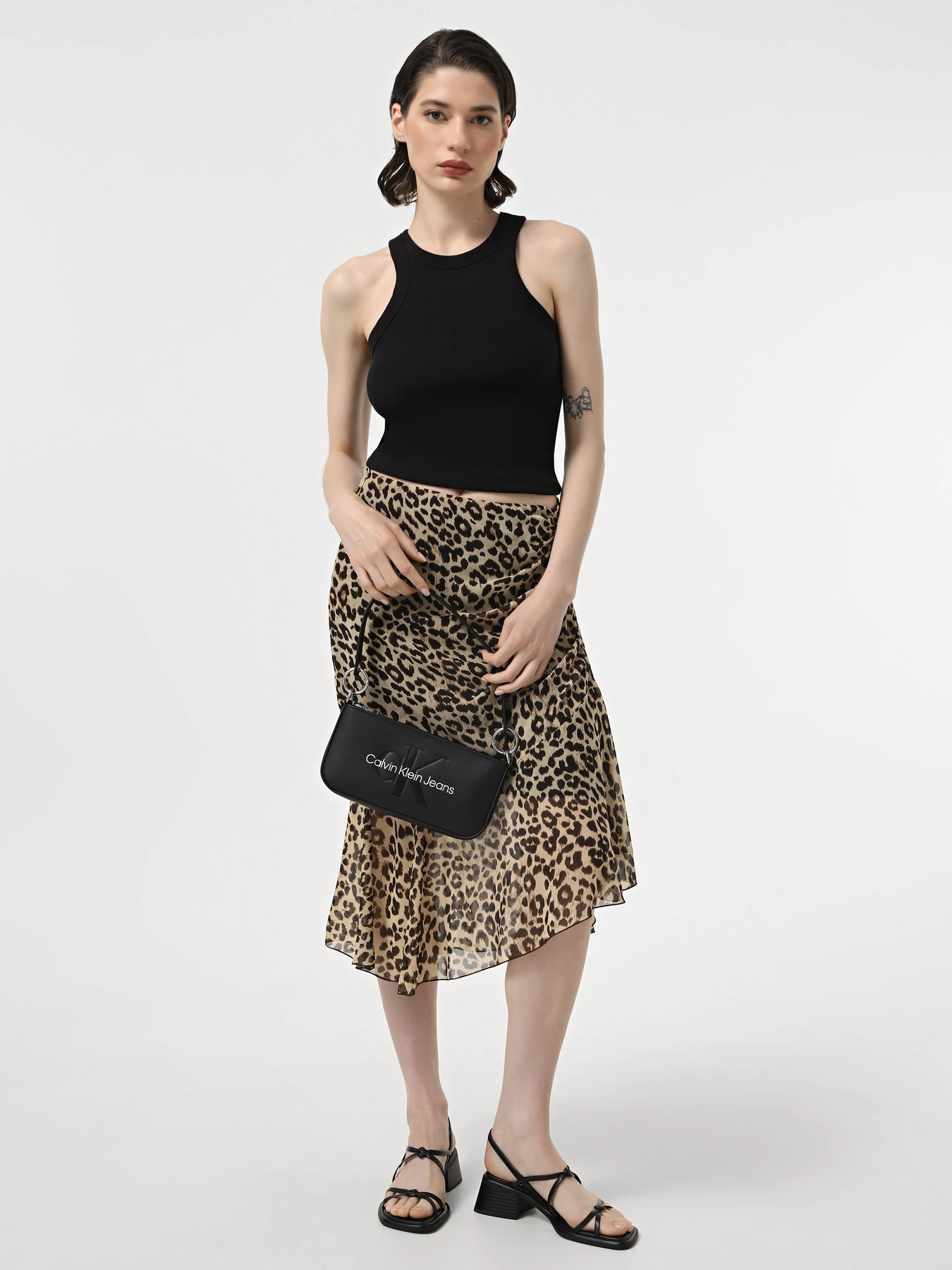 Сумки Calvin Klein Sculpted Shoulder Pouch25 Mono модель K60K610679-0GL Фото