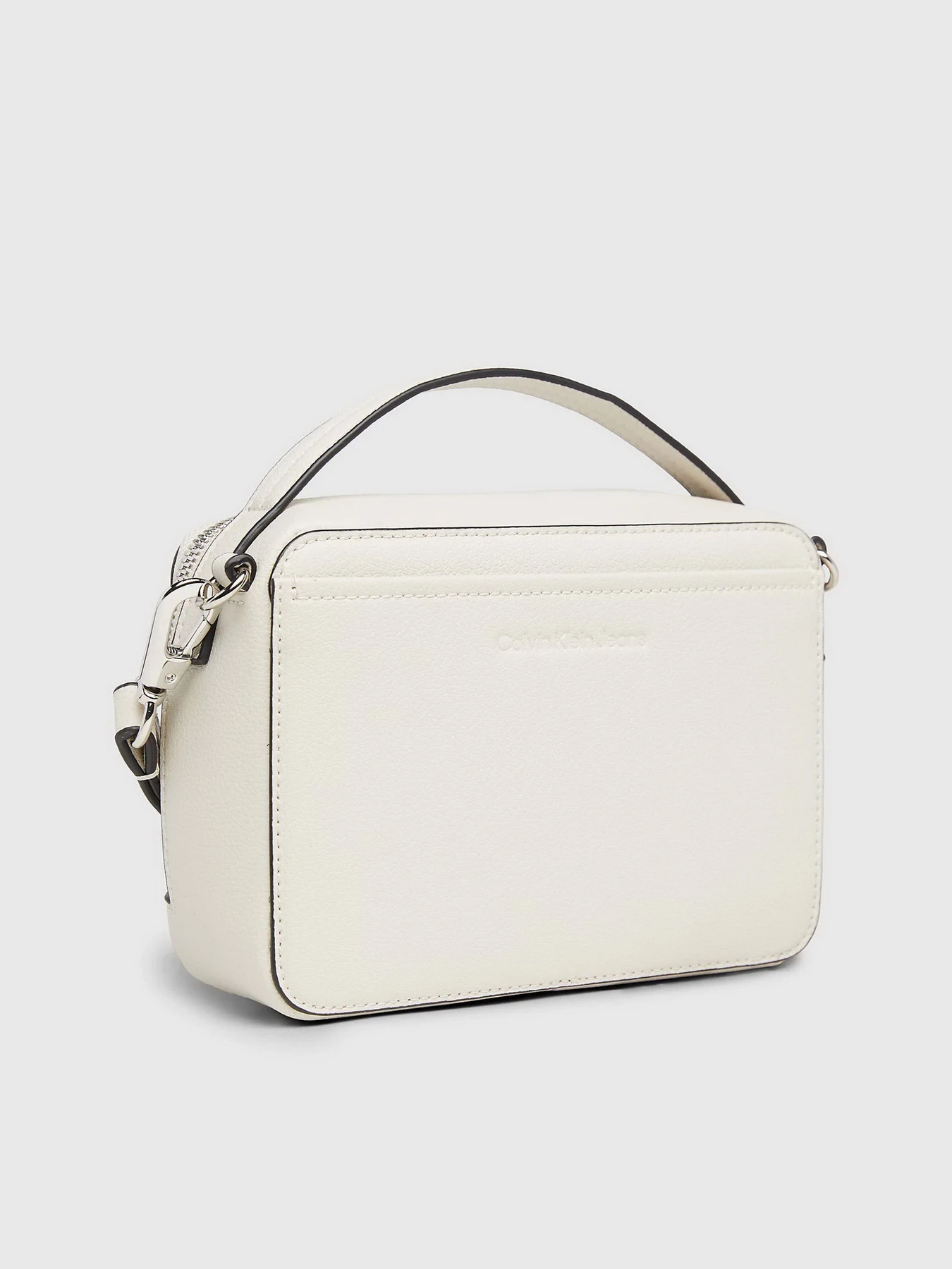 Сумки Calvin Klein Minimal Monogram Camera Bag18 модель K60K610683-CI2 Сумки Calvin Klein Minimal Monogram Camera Bag18 модель K60K610683-CI2 Фото
