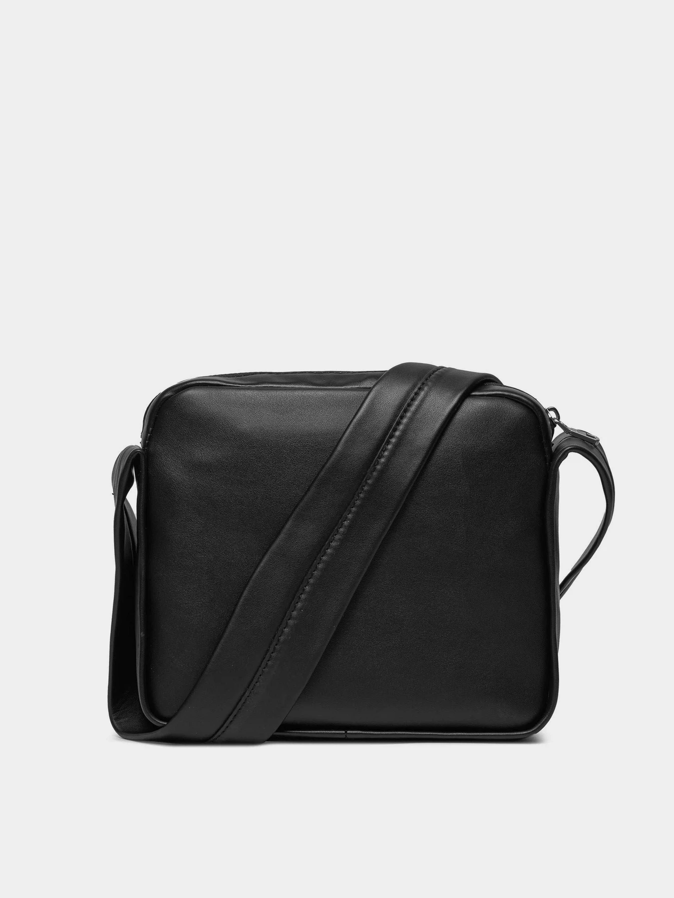 Сумки Calvin Klein Block Sq Camerabag21 Pu модель K60K611468-BEH Сумки Calvin Klein Block Sq Camerabag21 Pu модель K60K611468-BEH Фото