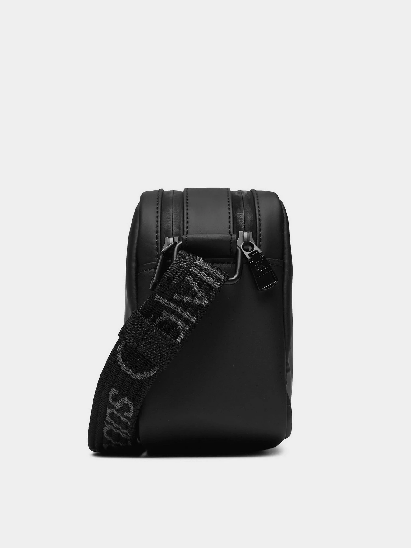Сумки Calvin Klein Ultralight Dblzipcamera Bag21 Ru модель K60K611502-BEH Сумки Calvin Klein Ultralight Dblzipcamera Bag21 Ru модель K60K611502-BEH Фото