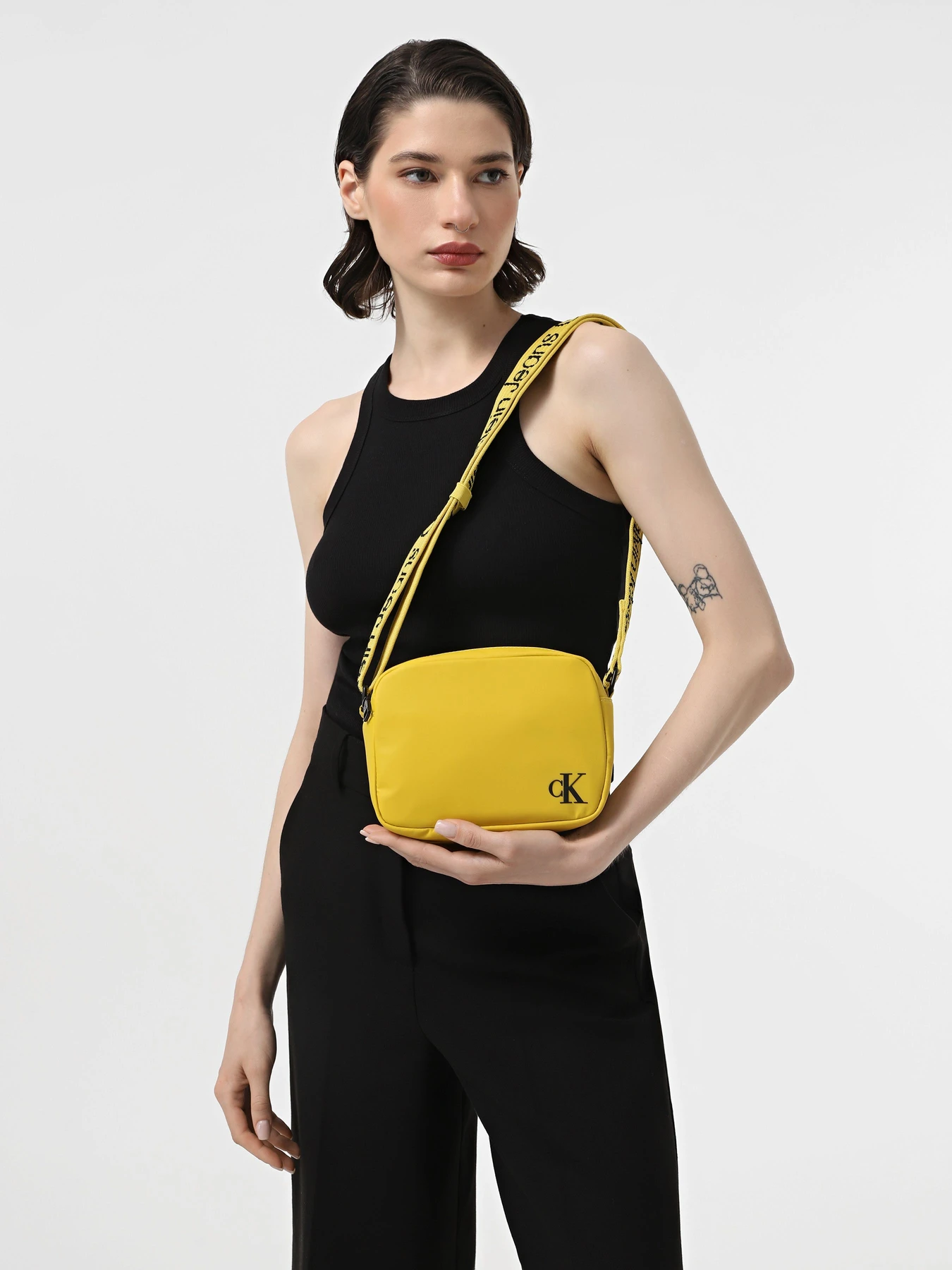 Сумки Calvin Klein Ultralight Dblzipcamera Bag21 Ru модель K60K611502-ZIE Сумки Calvin Klein Ultralight Dblzipcamera Bag21 Ru модель K60K611502-ZIE Фото
