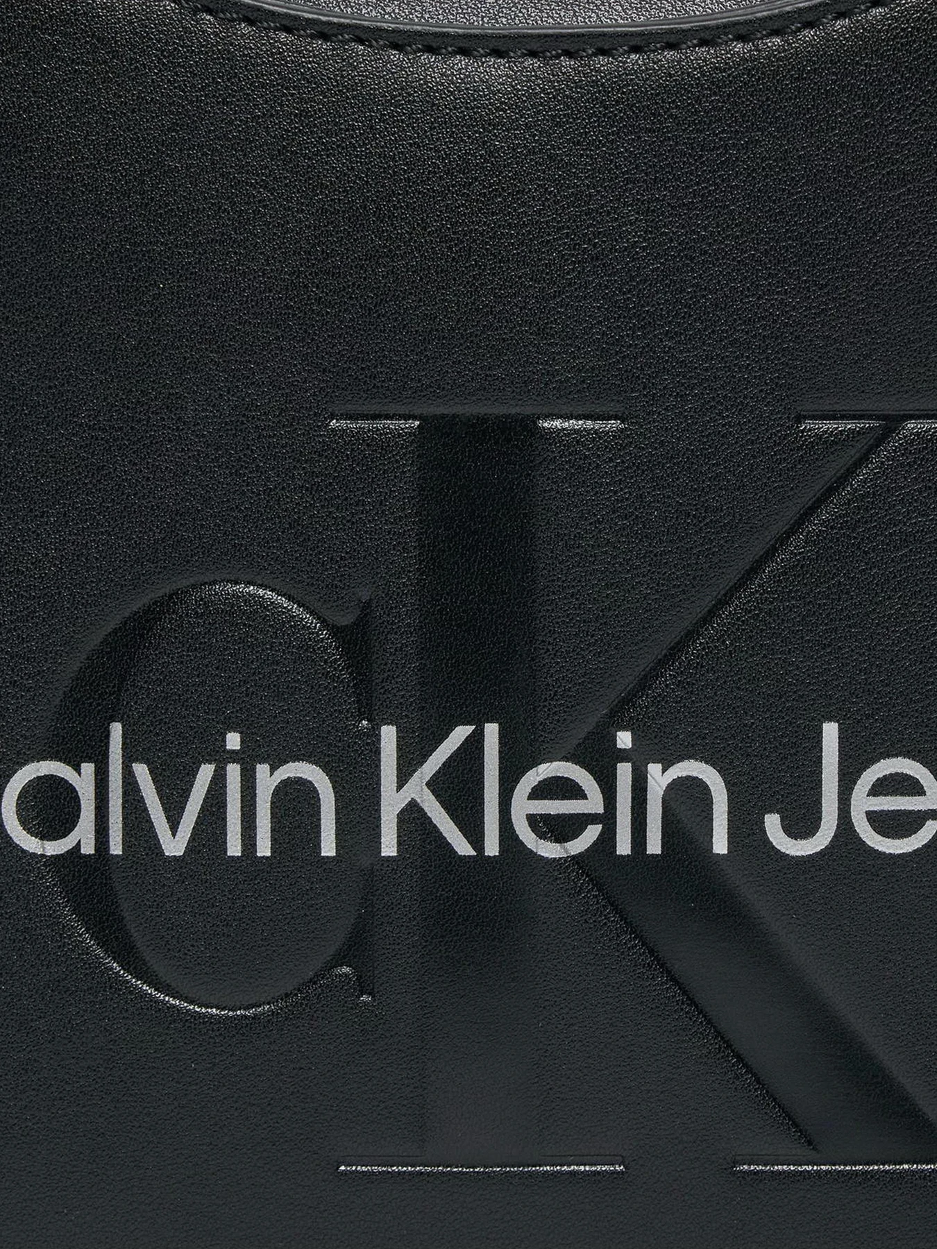 Сумки Calvin Klein Sculpted Arch Shoulderbag22 Mono модель K60K611548-0GL Сумки Calvin Klein Sculpted Arch Shoulderbag22 Mono модель K60K611548-0GL Фото