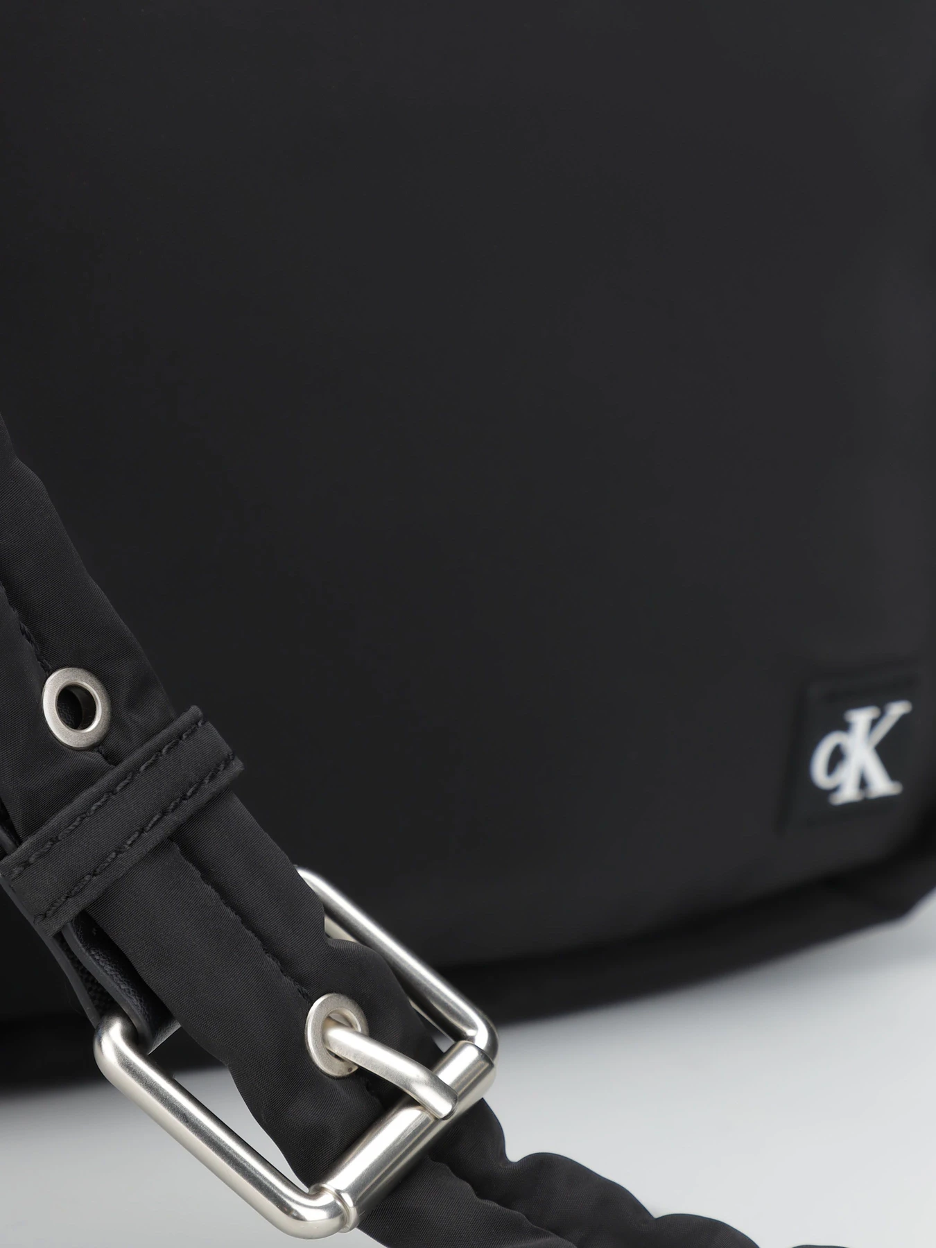 Сумки Calvin Klein Block Sq Camerabag21 Ny модель K60K611557-BEH Фото