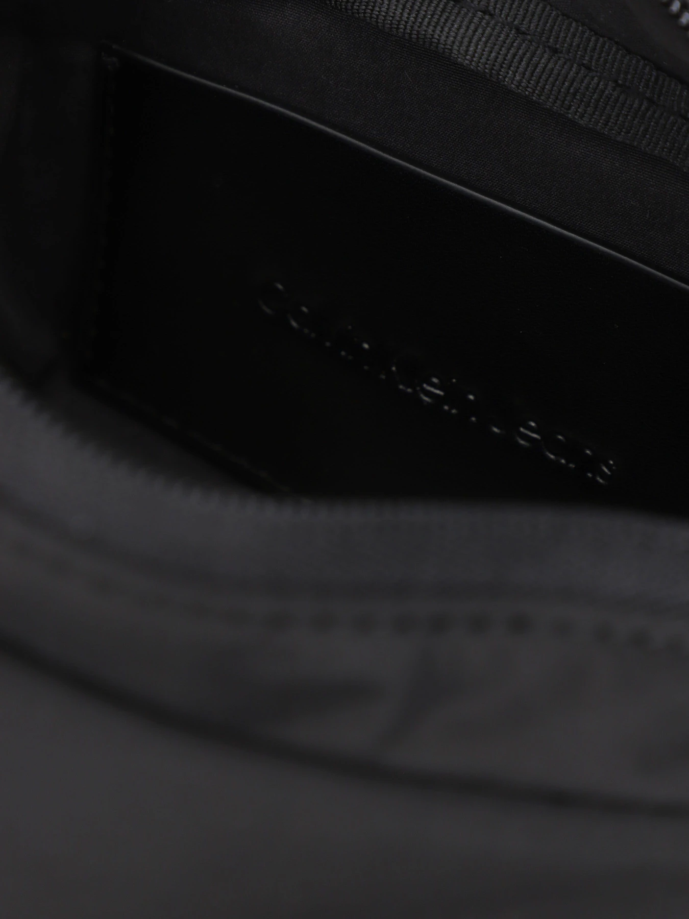 Сумки Calvin Klein Block Sq Camerabag21 Ny модель K60K611557-BEH Фото