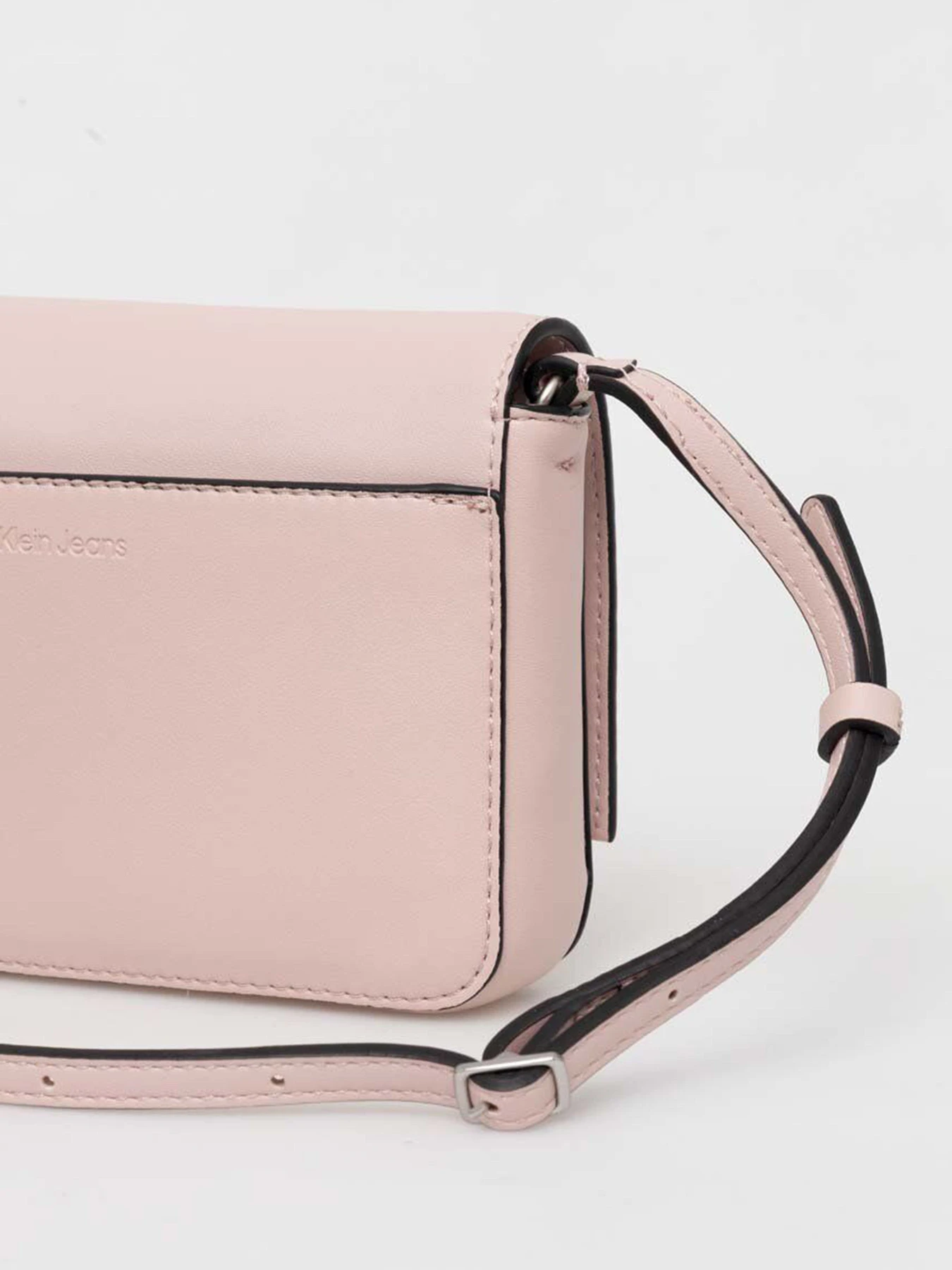 Кошельки Calvin Klein Sculpted Wallet Ph Cb19 Mono модель K60K611543-TFT Кошельки Calvin Klein Sculpted Wallet Ph Cb19 Mono модель K60K611543-TFT Фото