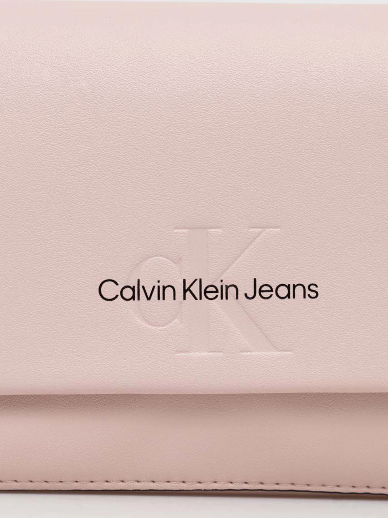 Кошельки Calvin Klein Sculpted Wallet Ph Cb19 Mono модель K60K611543-TFT Кошельки Calvin Klein Sculpted Wallet Ph Cb19 Mono модель K60K611543-TFT Фото