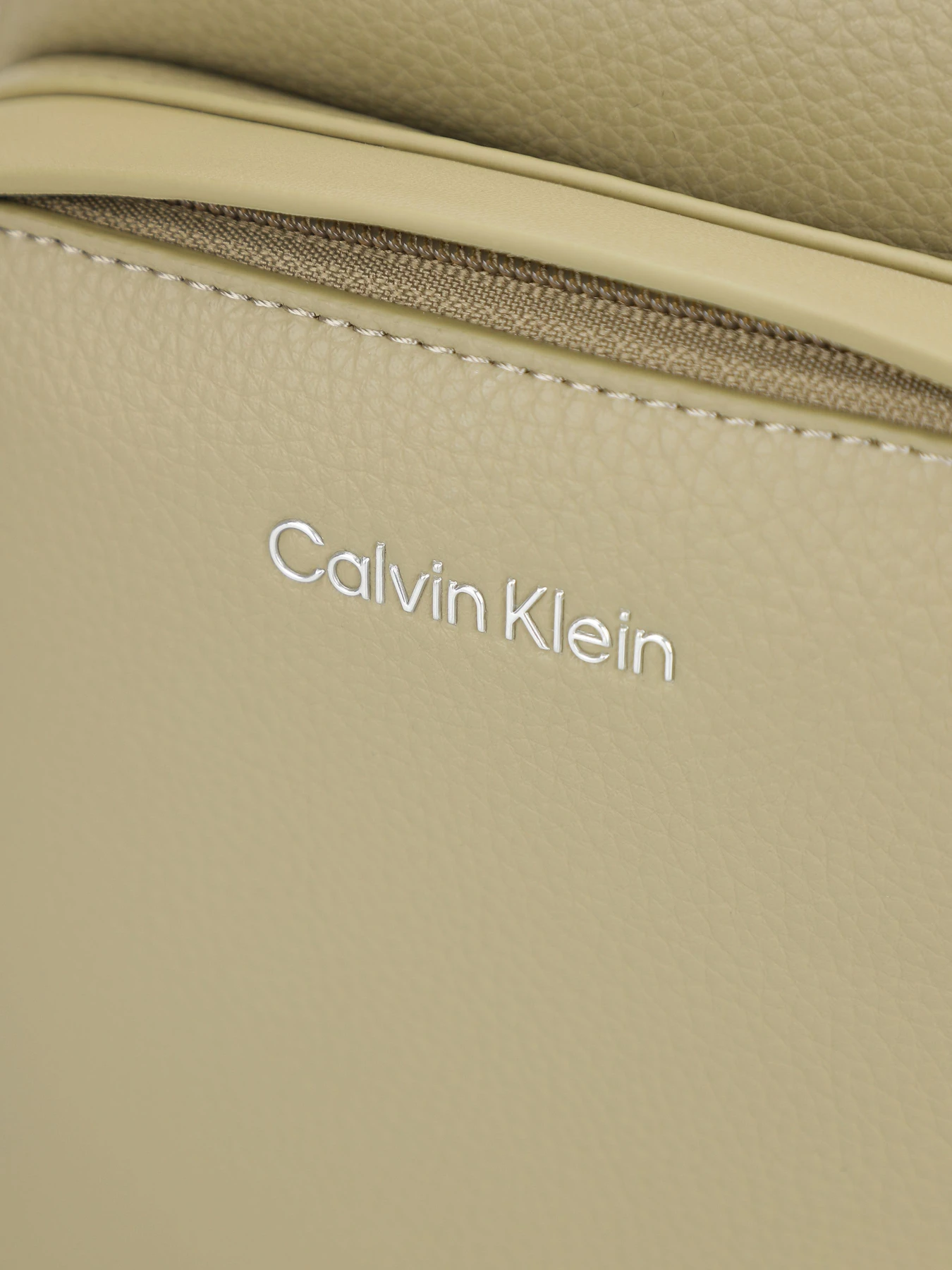 Сумки Calvin Klein Ck Must Reporter S модель K50K511606-MSS Сумки Calvin Klein Ck Must Reporter S модель K50K511606-MSS Фото