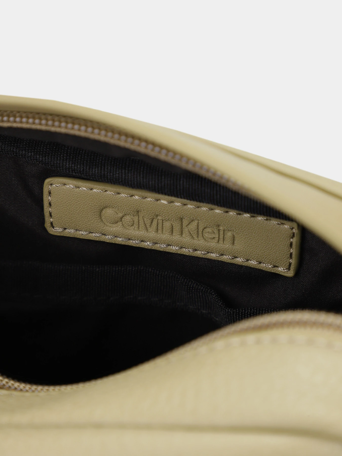 Сумки Calvin Klein Ck Must Reporter S модель K50K511606-MSS Сумки Calvin Klein Ck Must Reporter S модель K50K511606-MSS Фото