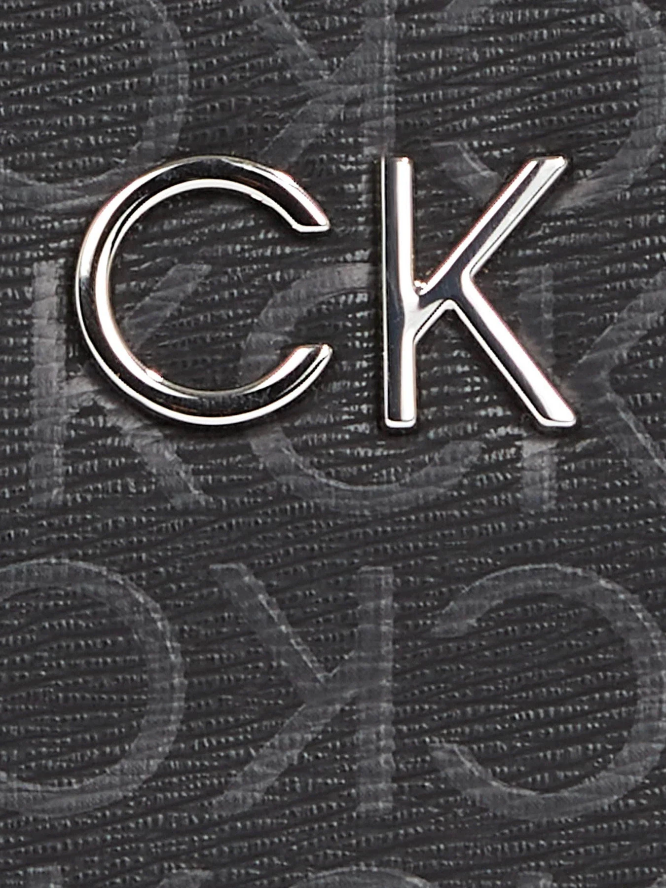 Сумки Calvin Klein Ck Daily Small Dome Epi Mono модель K60K611882-0GJ Сумки Calvin Klein Ck Daily Small Dome Epi Mono модель K60K611882-0GJ Фото