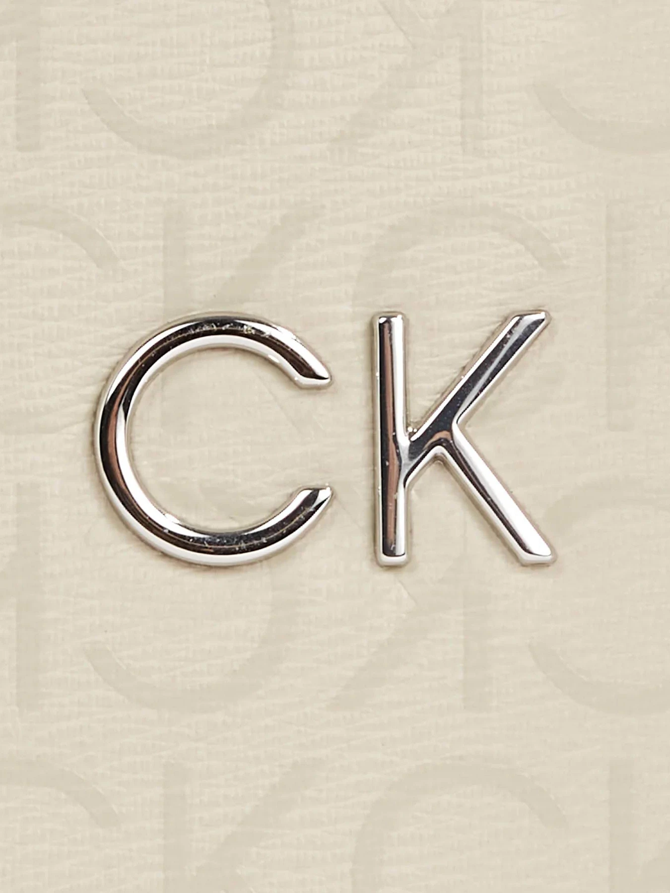 Сумки Calvin Klein Ck Daily Small Dome Epi Mono модель K60K611882-PEA Сумки Calvin Klein Ck Daily Small Dome Epi Mono модель K60K611882-PEA Фото