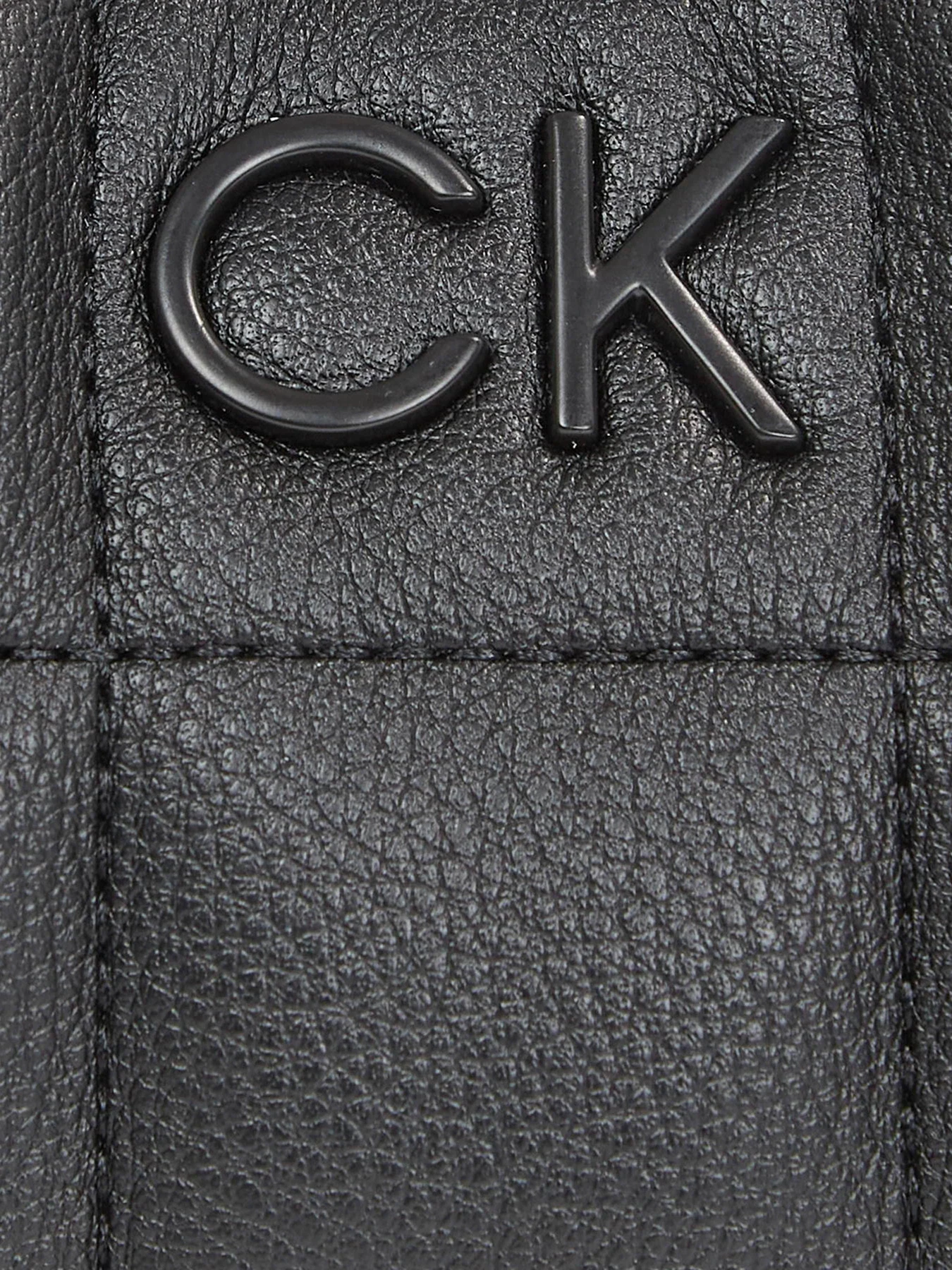Сумки Calvin Klein Square Quilt Chain Shoulder Bag модель K60K612018-BEH Сумки Calvin Klein Square Quilt Chain Shoulder Bag модель K60K612018-BEH Фото