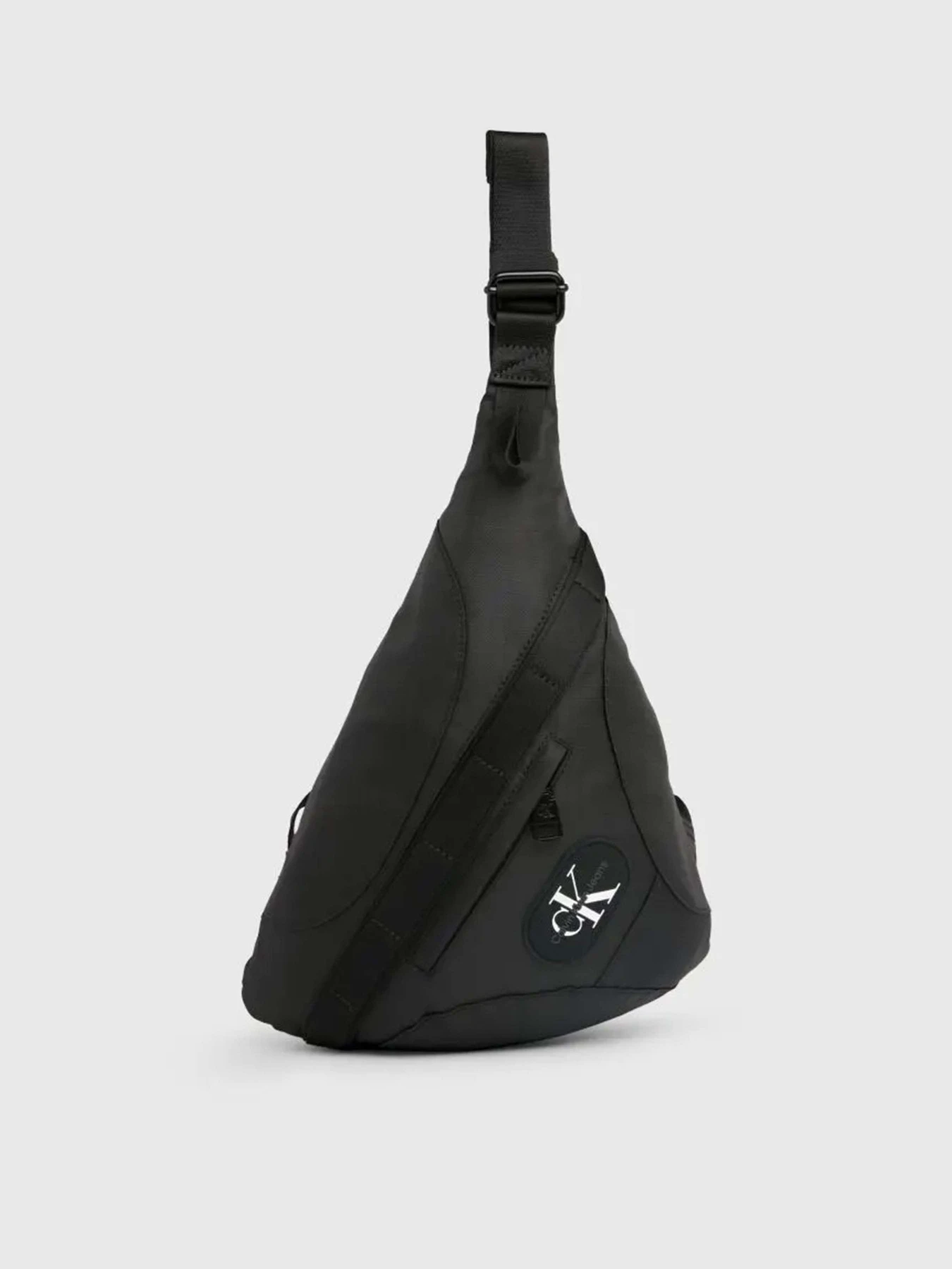 Сумки Calvin Klein Metaforms Rounded Cb Sling38 модель K50K511733-BEH Сумки Calvin Klein Metaforms Rounded Cb Sling38 модель K50K511733-BEH Фото