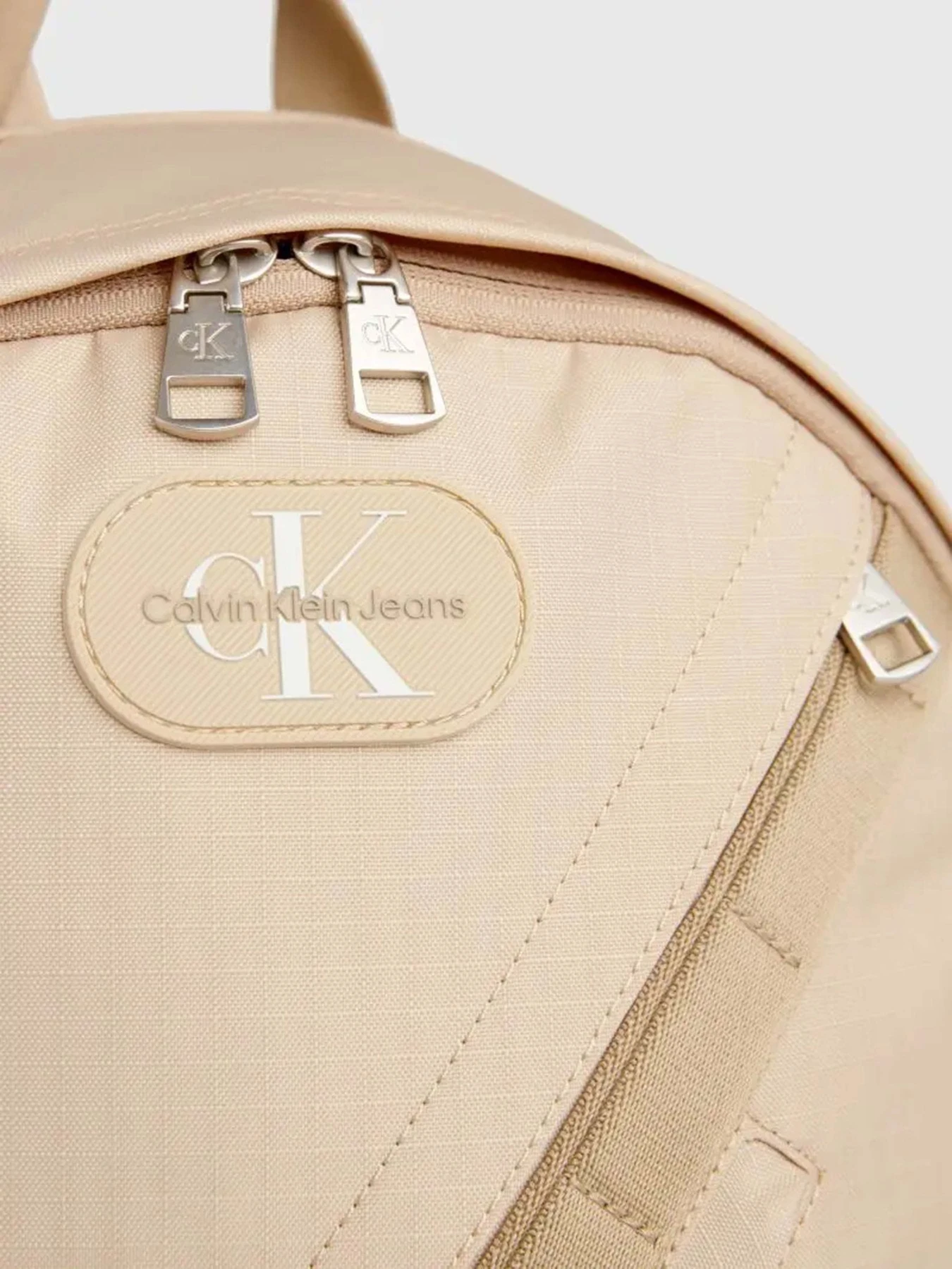 Рюкзаки Calvin Klein Metaforms Rounded Bp44 модель K50K511770-PF2 Рюкзаки Calvin Klein Metaforms Rounded Bp44 модель K50K511770-PF2 Фото