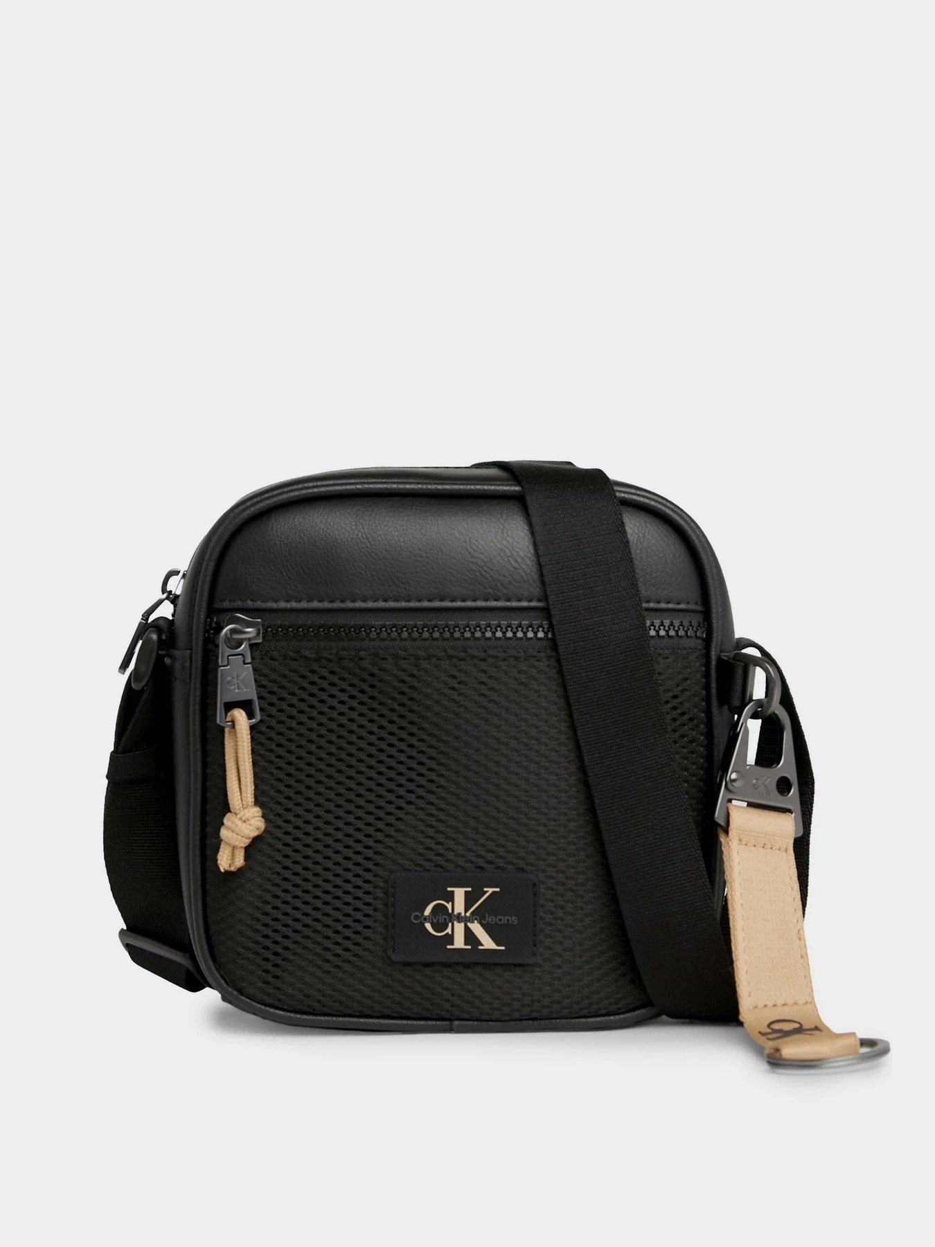 Сумки Calvin Klein Tagged Square Camera Bag18 модель K50K511779-BEH Сумки Calvin Klein Tagged Square Camera Bag18 модель K50K511779-BEH Фото