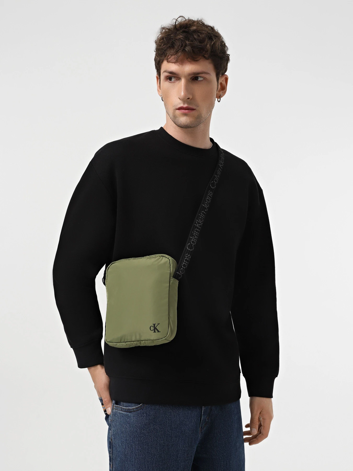 Сумки Calvin Klein Ultralight Reporter18 Ny модель K50K511780-L9N Сумки Calvin Klein Ultralight Reporter18 Ny модель K50K511780-L9N Фото