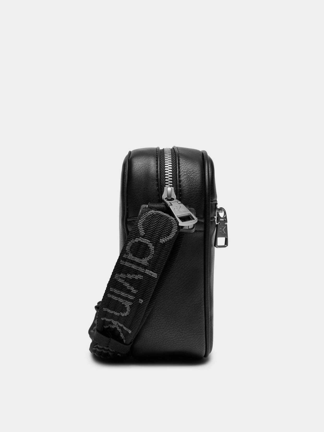 Сумки Calvin Klein Ultralight Sq Camera Bag18 Pu модель K50K511788-BEH Сумки Calvin Klein Ultralight Sq Camera Bag18 Pu модель K50K511788-BEH Фото