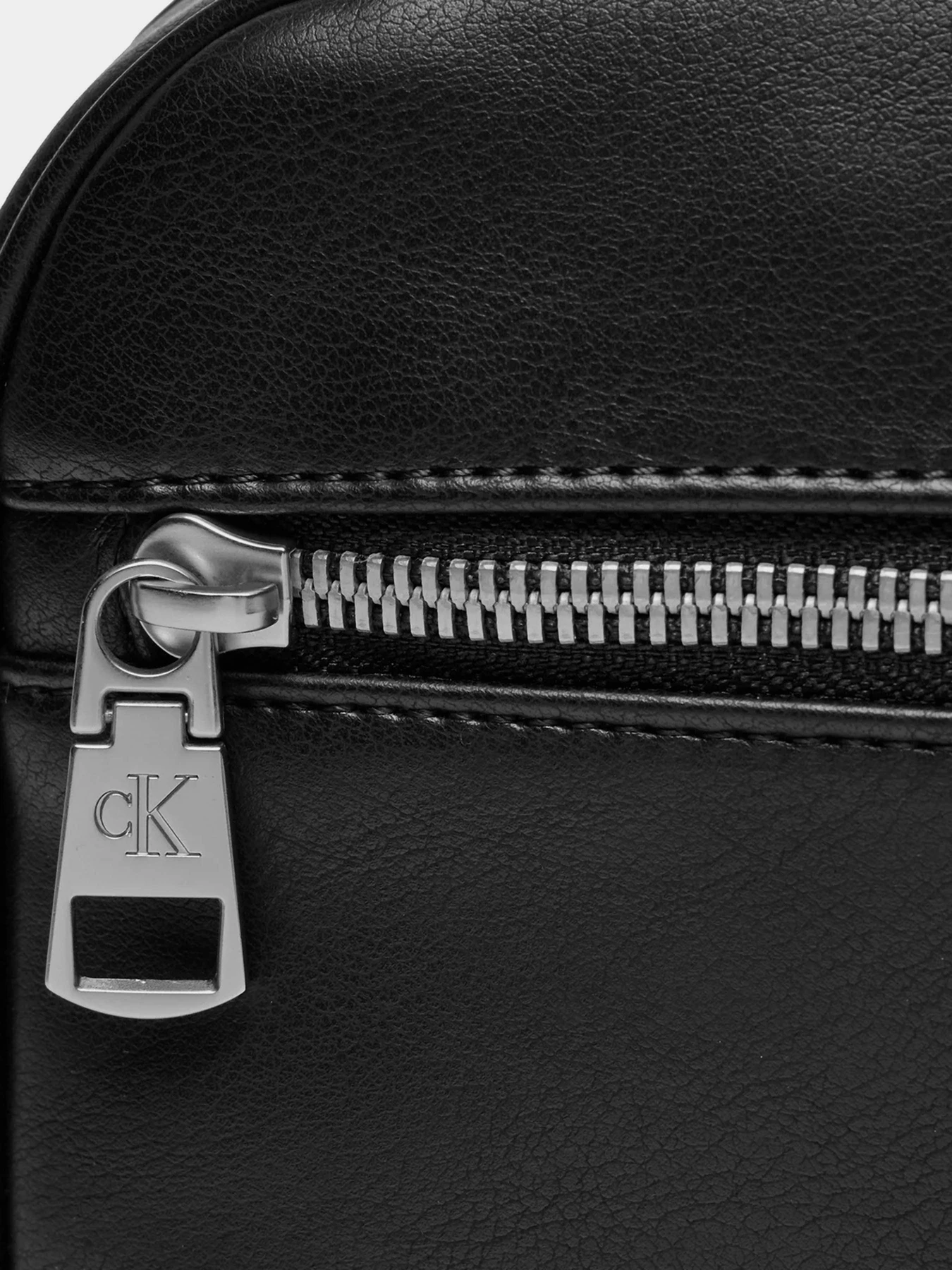 Сумки Calvin Klein Ultralight Sq Camera Bag18 Pu модель K50K511788-BEH Сумки Calvin Klein Ultralight Sq Camera Bag18 Pu модель K50K511788-BEH Фото