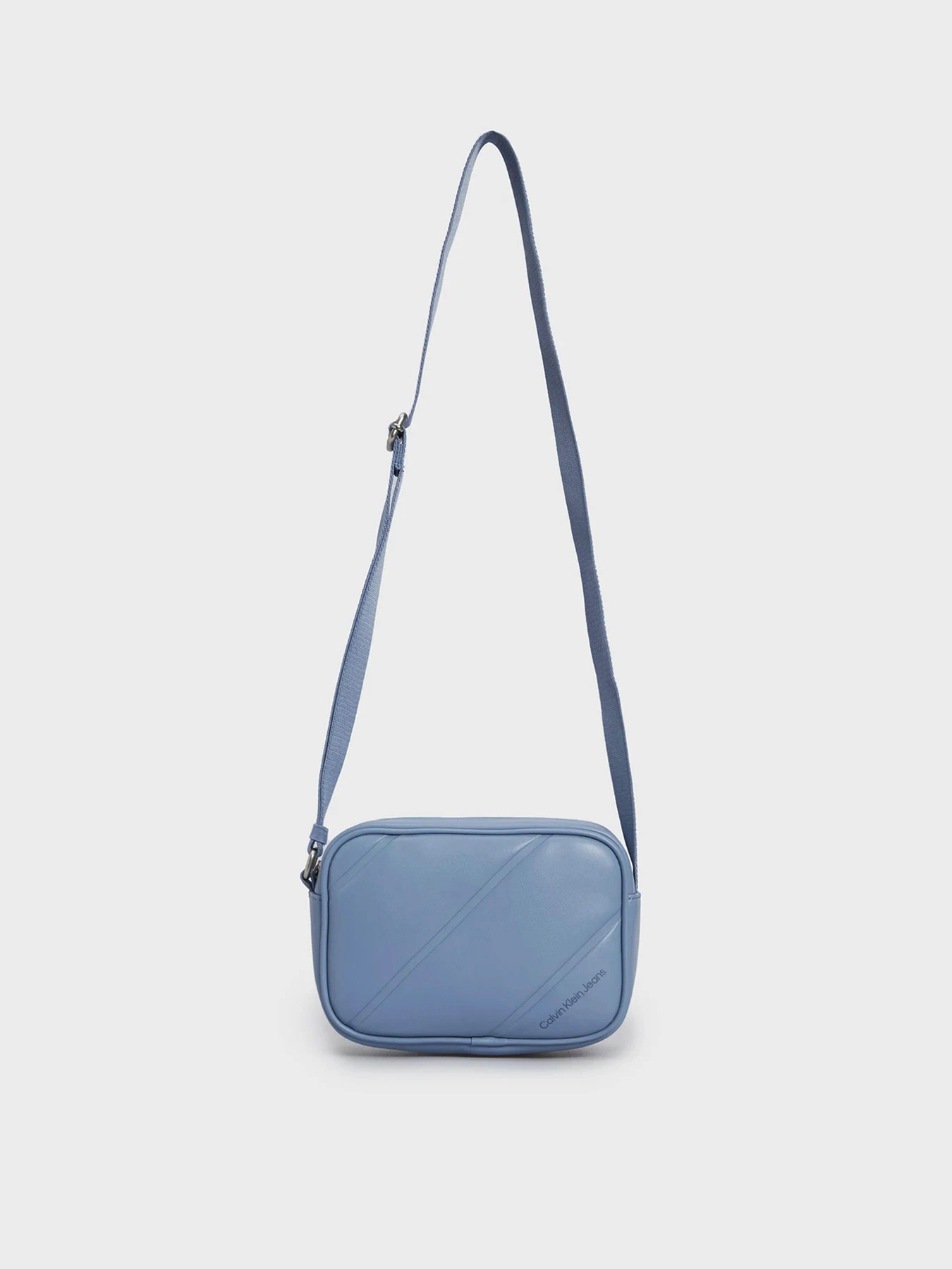 Сумки Calvin Klein Quilted Camerabag18 модель K60K611821-CEZ Сумки Calvin Klein Quilted Camerabag18 модель K60K611821-CEZ Фото