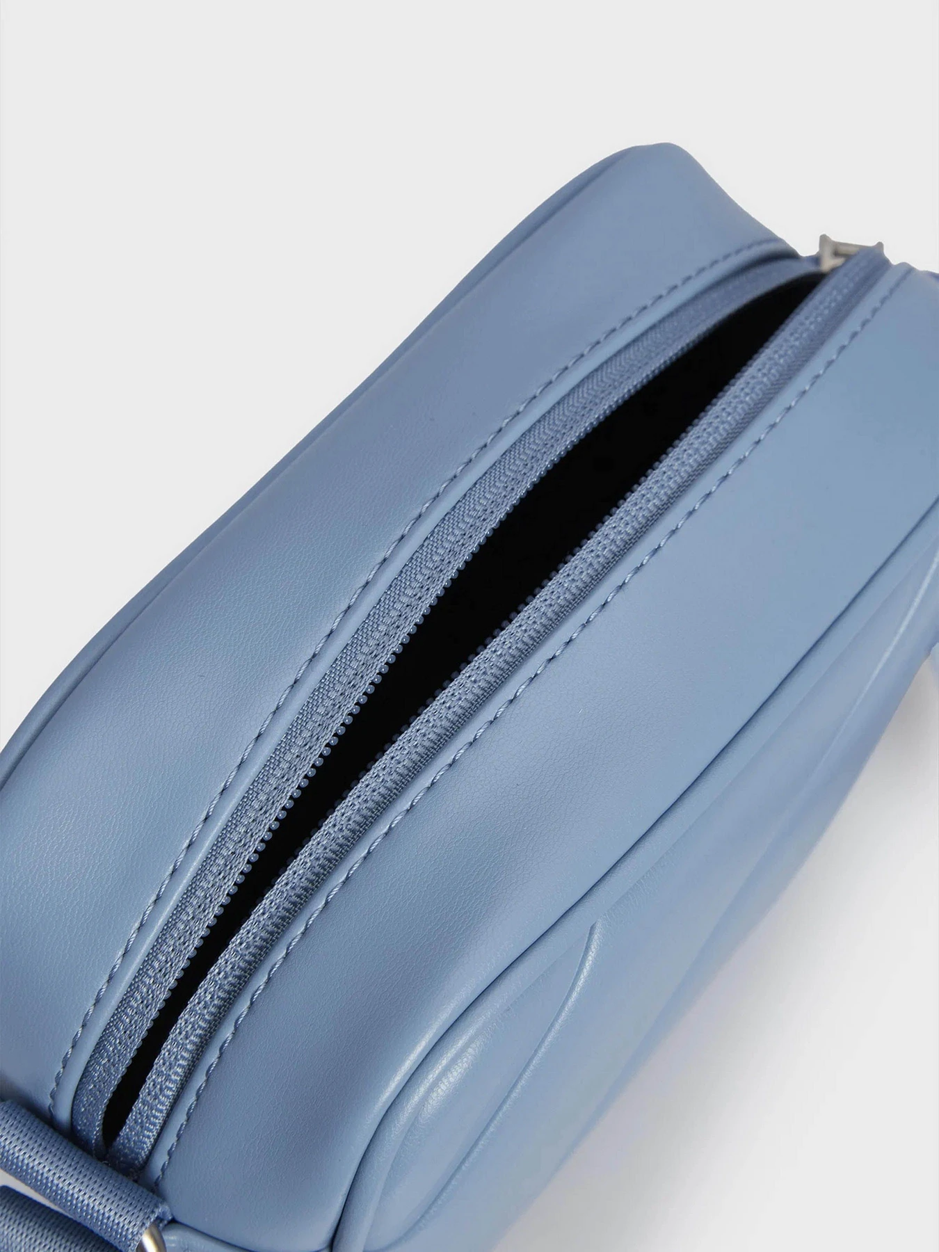 Сумки Calvin Klein Quilted Camerabag18 модель K60K611821-CEZ Сумки Calvin Klein Quilted Camerabag18 модель K60K611821-CEZ Фото