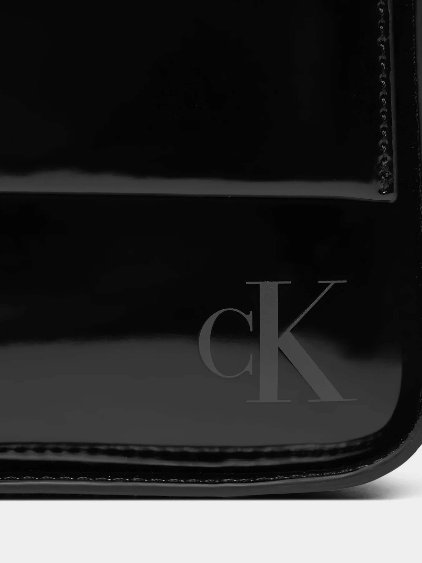 Сумки Calvin Klein Block Ew Flap Shoulderbag25 S модель K60K611833-BEH Сумки Calvin Klein Block Ew Flap Shoulderbag25 S модель K60K611833-BEH Фото