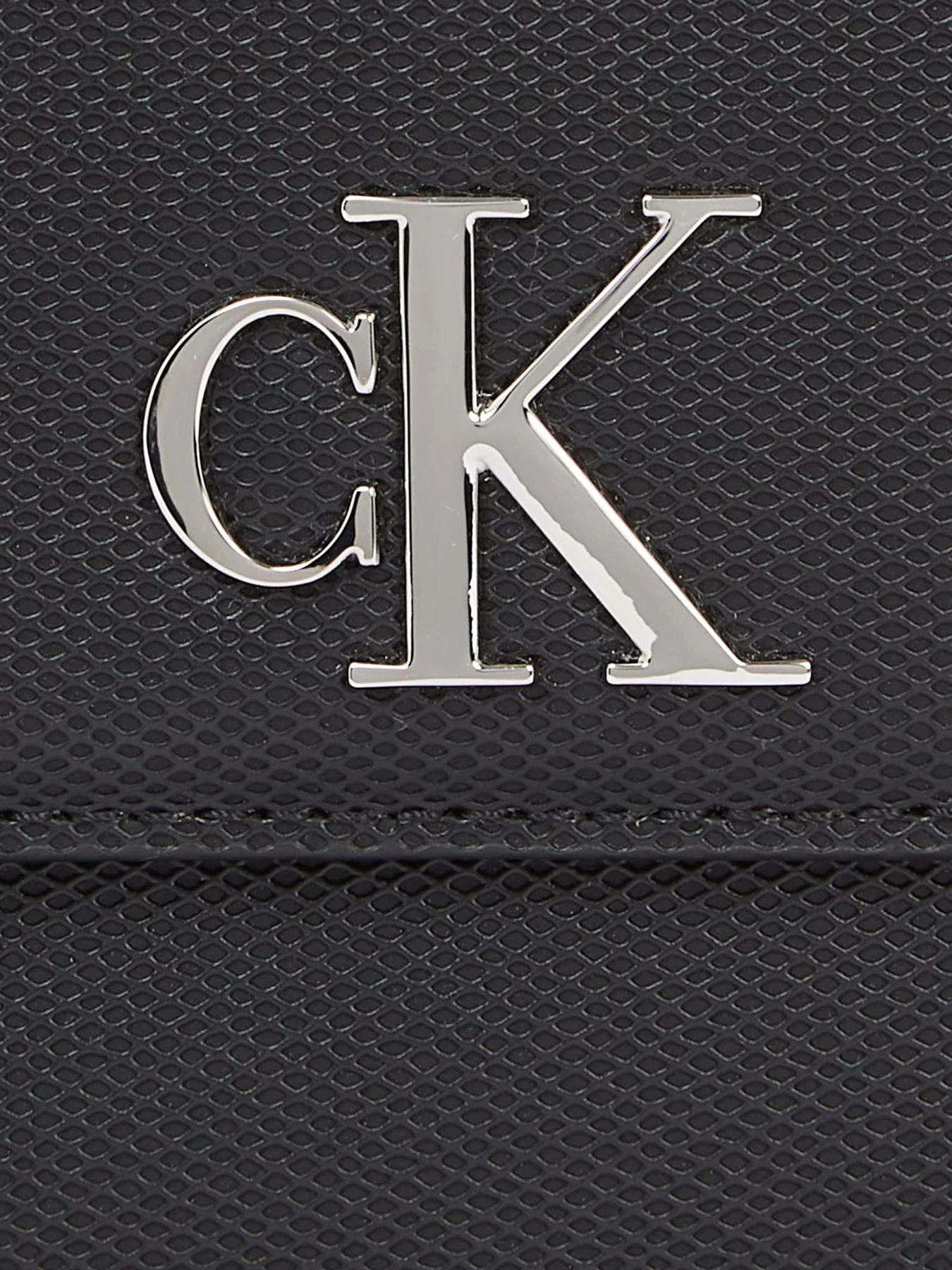Сумки Calvin Klein Minimal Monogram Saddle Bag22 T модель K60K611961-BEH Сумки Calvin Klein Minimal Monogram Saddle Bag22 T модель K60K611961-BEH Фото