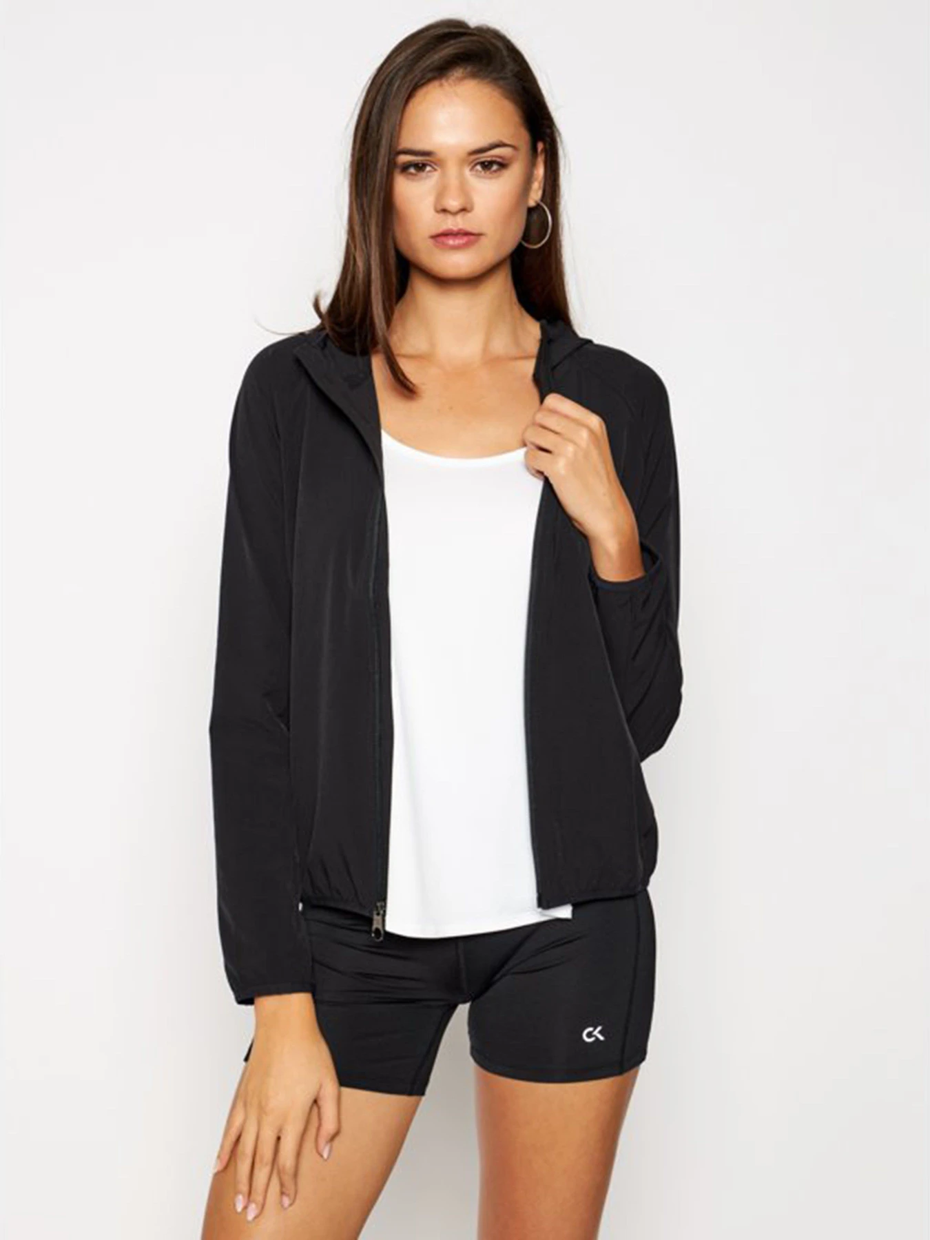 Куртки и дубленки Calvin Klein модель 00GWF0O508-002 Куртки и дубленки Calvin Klein модель 00GWF0O508-002 Фото