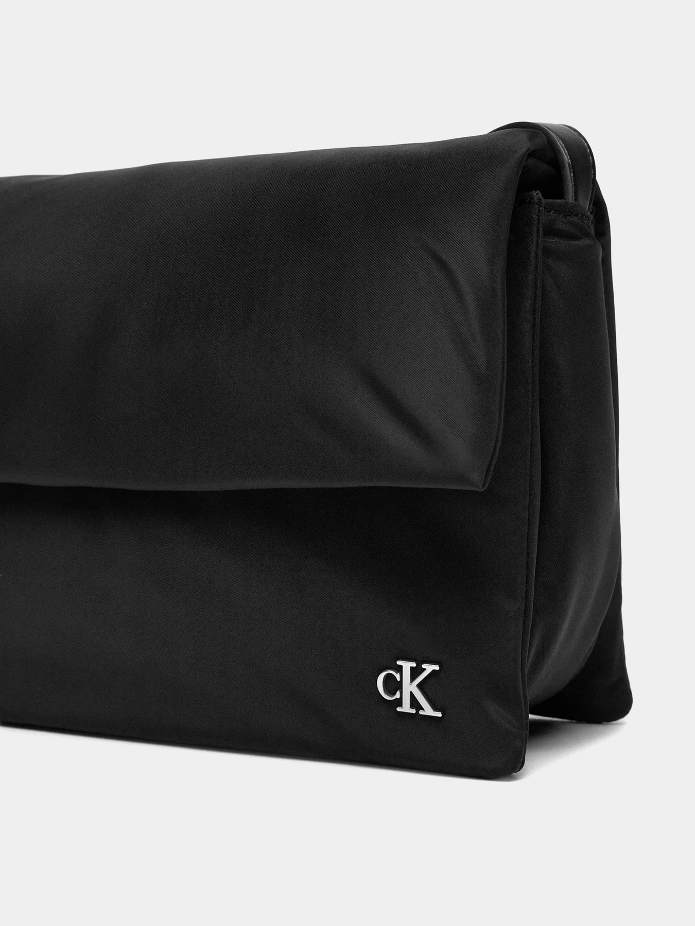 Сумки Calvin Klein Micro Mono модель K60K612224-BEH Сумки Calvin Klein Micro Mono модель K60K612224-BEH Фото
