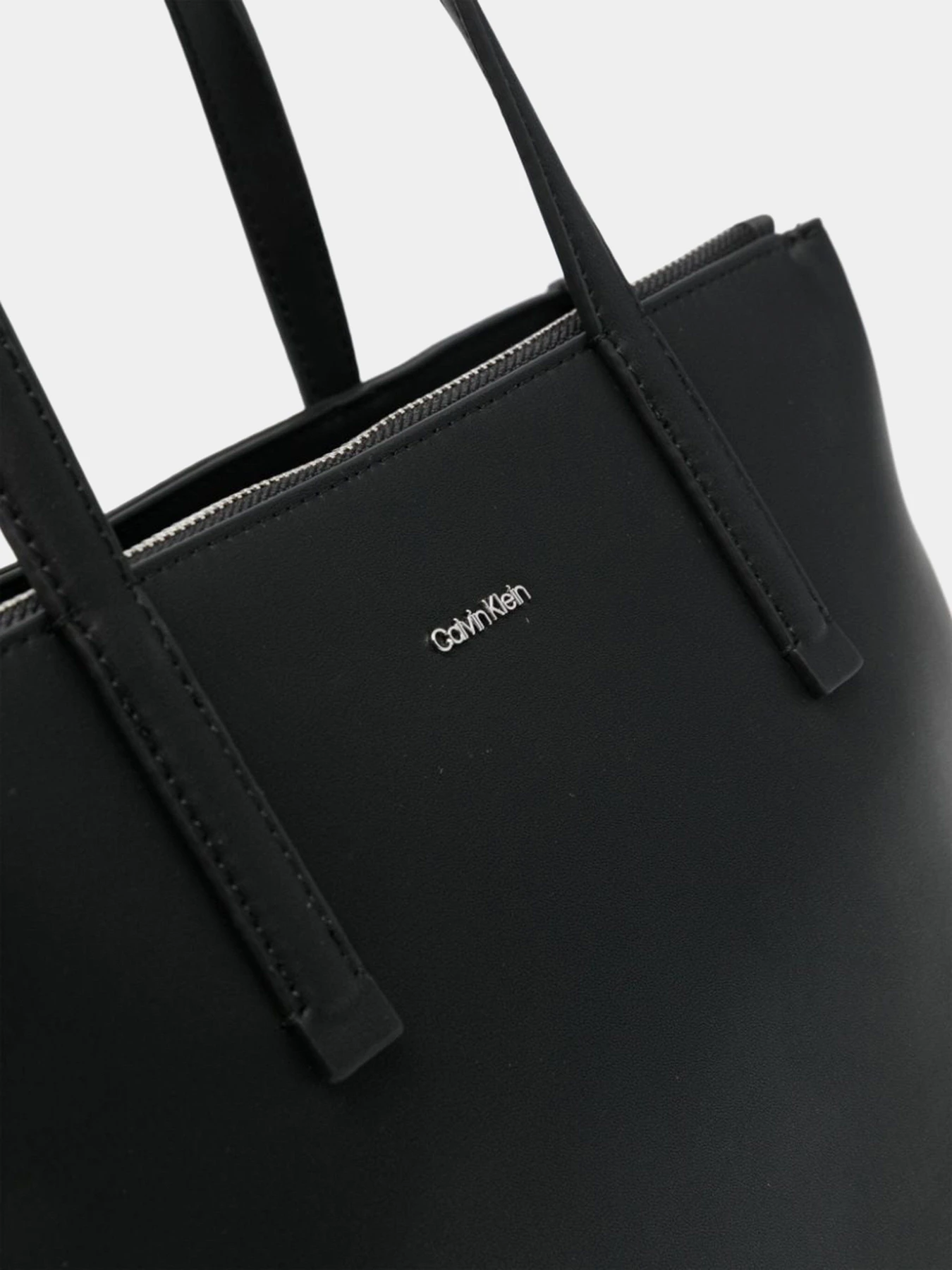 Сумки Calvin Klein Must Medium Tote модель K60K612279-BEH Сумки Calvin Klein Must Medium Tote модель K60K612279-BEH Фото