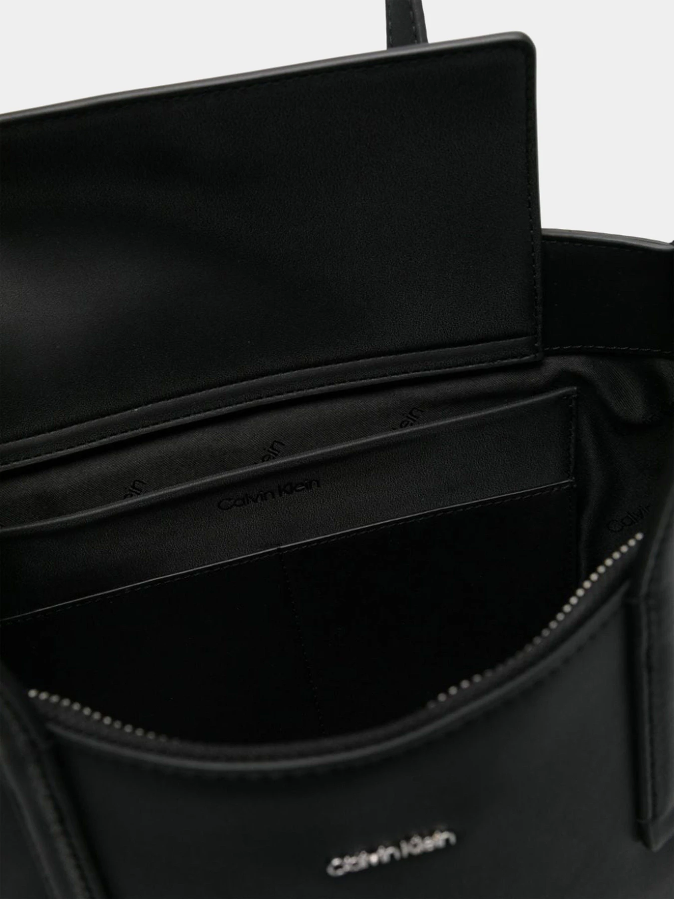 Сумки Calvin Klein Must Medium Tote модель K60K612279-BEH Сумки Calvin Klein Must Medium Tote модель K60K612279-BEH Фото