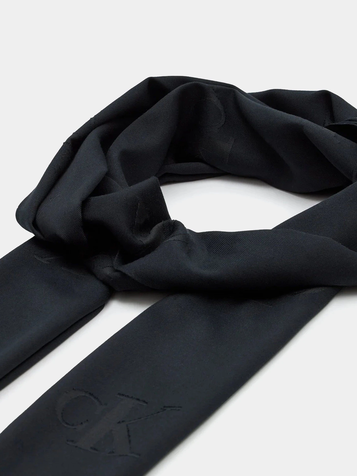 Шарфи та хустки Calvin Klein Aop Graphic Stole модель K60K612326-0GK Шарфи та хустки Calvin Klein Aop Graphic Stole модель K60K612326-0GK Фото