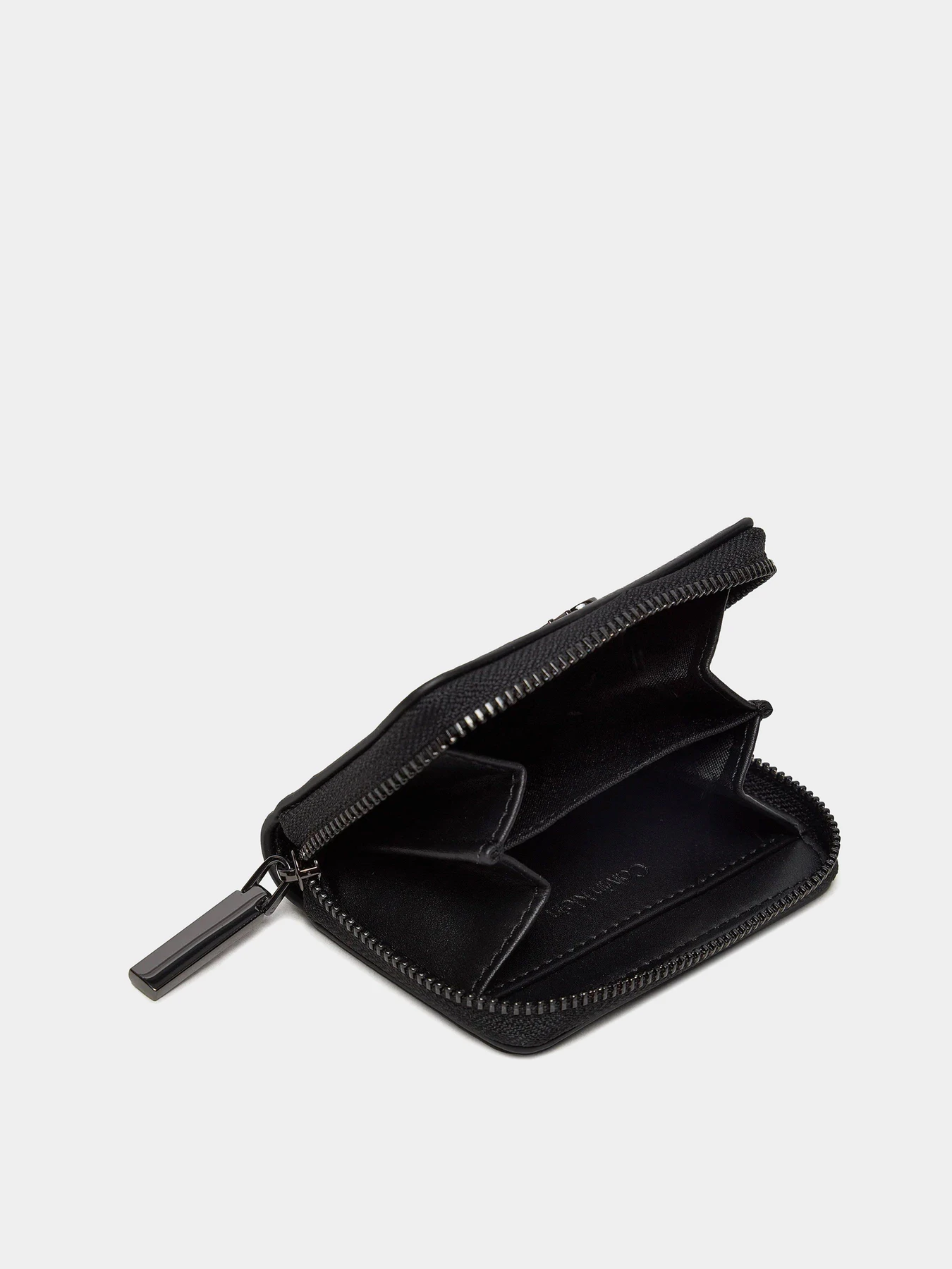Гаманці Calvin Klein Daily Small Zip Around модель K60K612177-BEH Гаманці Calvin Klein Daily Small Zip Around модель K60K612177-BEH Фото