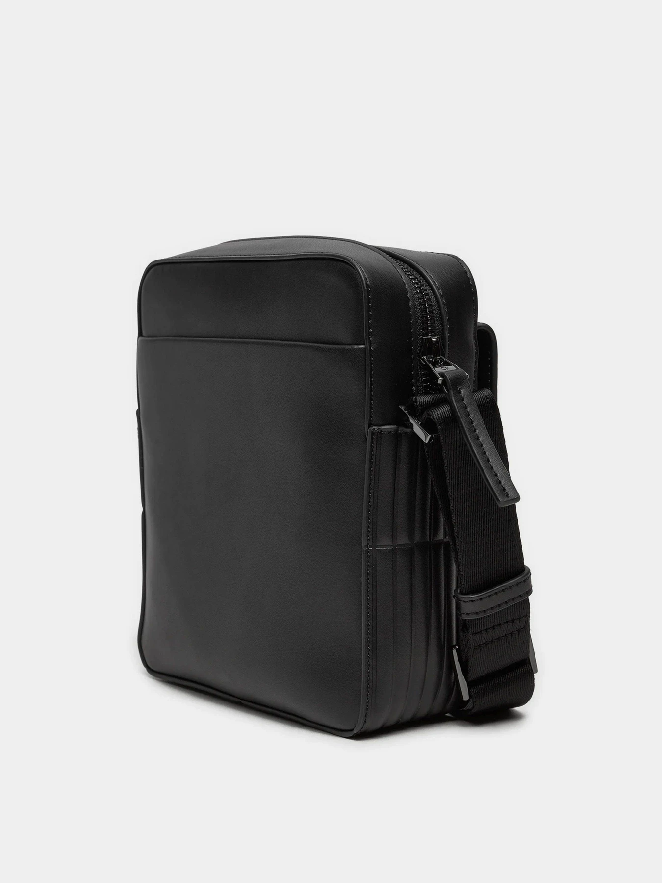 Сумки Calvin Klein Vertical модель K50K512221-BEH Сумки Calvin Klein Vertical модель K50K512221-BEH Фото