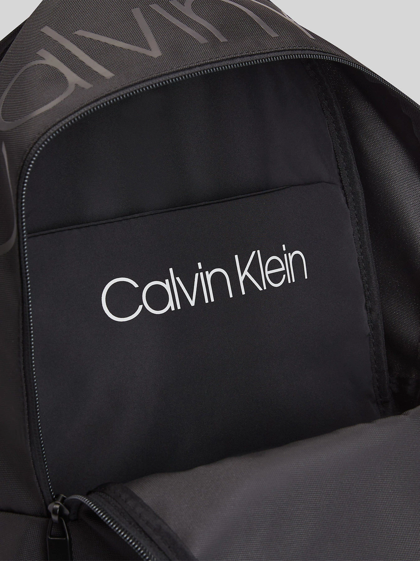 Рюкзаки Calvin Klein модель K50K505542_BAX0 Рюкзаки Calvin Klein модель K50K505542_BAX0 Фото