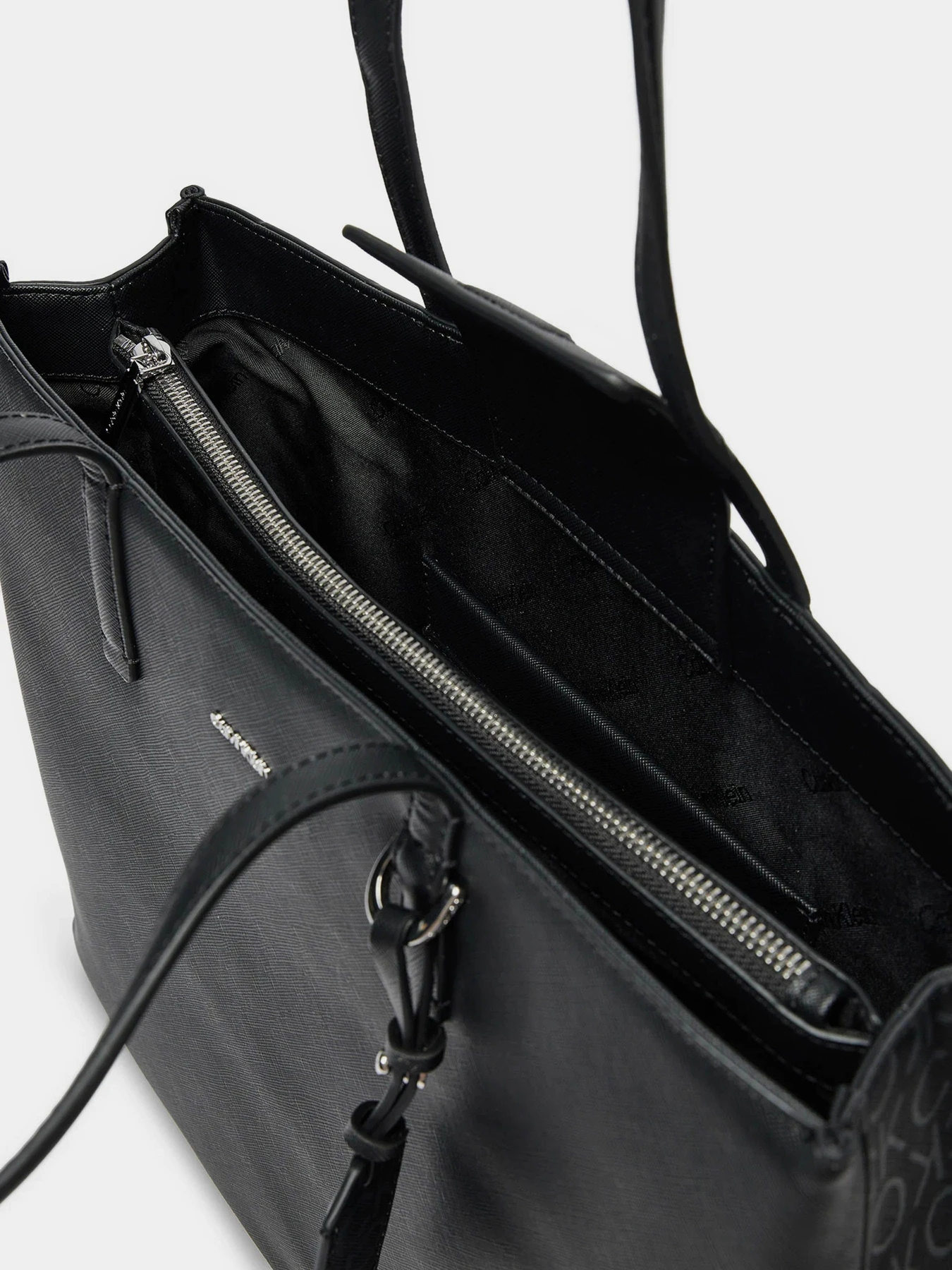 Сумки Calvin Klein Ck Must Medium модель K60K612547-0GM Фото