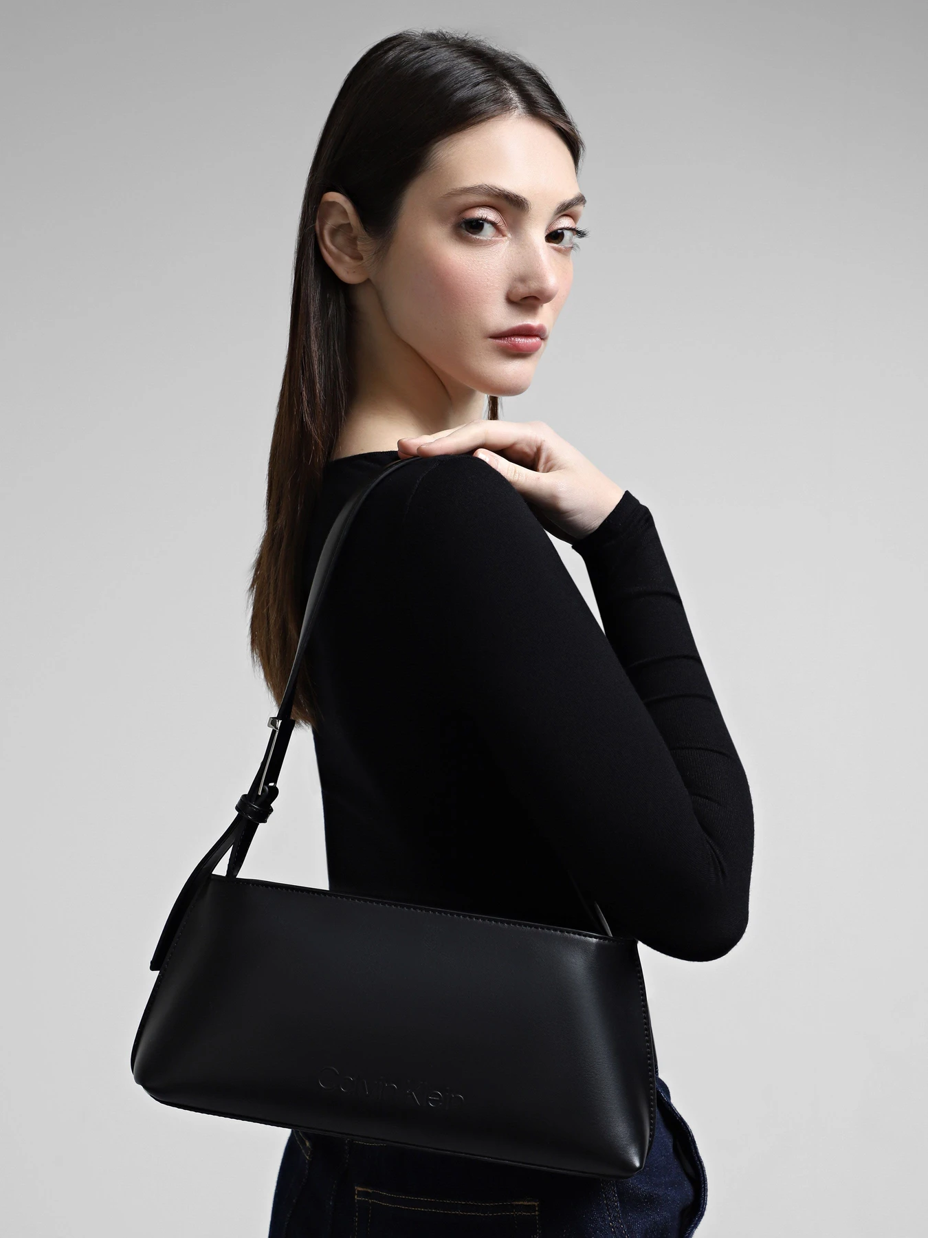 Сумки Calvin Klein Embossed Logo модель K60K612550-BEH Сумки Calvin Klein Embossed Logo модель K60K612550-BEH Фото