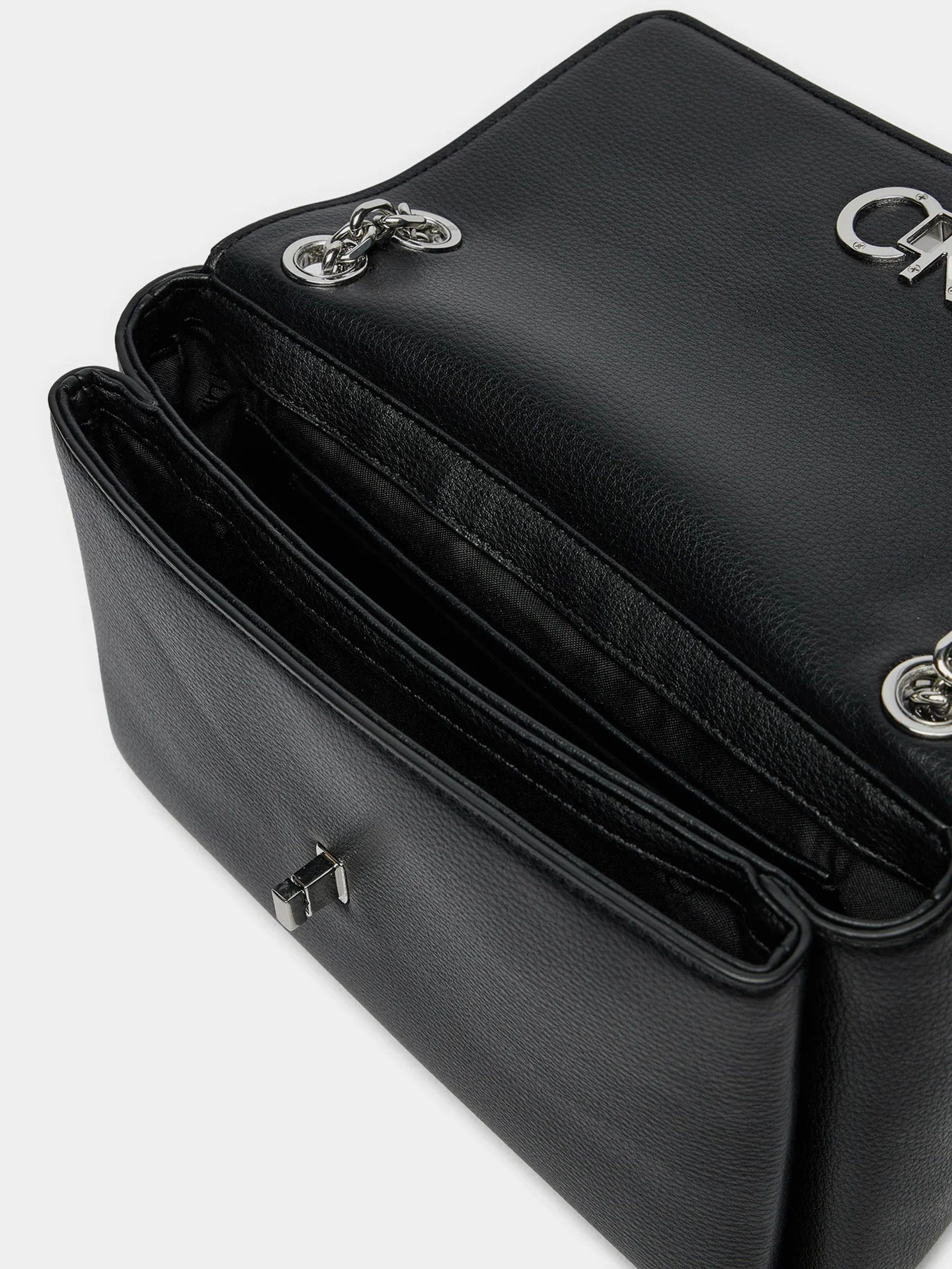 Сумки Calvin Klein Re-Lock Conv модель K60K612554-BEH Сумки Calvin Klein Re-Lock Conv модель K60K612554-BEH Фото