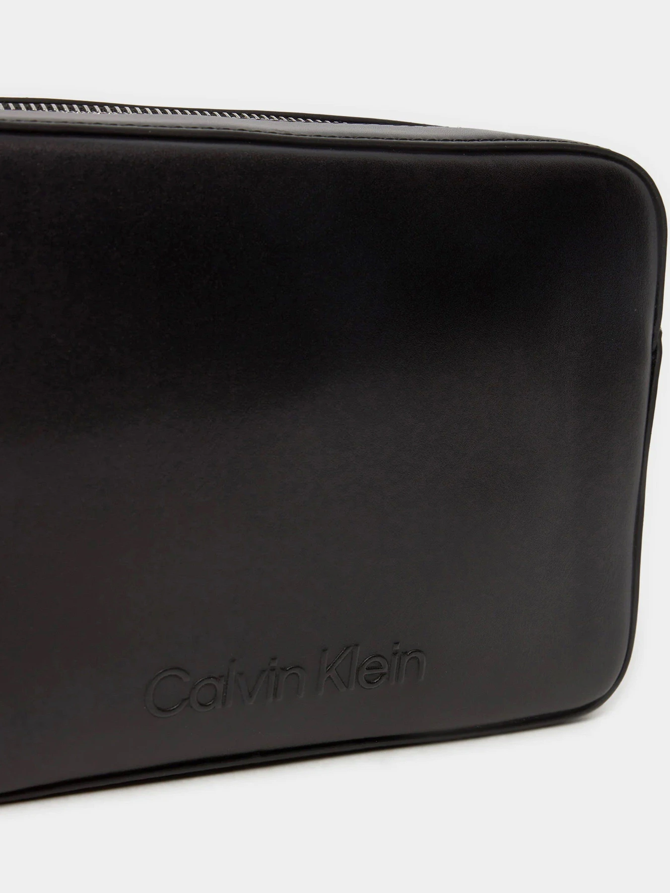 Сумки Calvin Klein Embossed Logo Camera модель K60K612555-BEH Сумки Calvin Klein Embossed Logo Camera модель K60K612555-BEH Фото