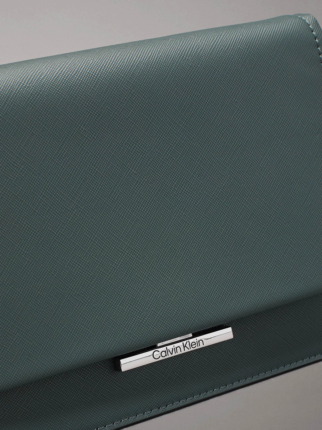Сумки Calvin Klein Linear модель K60K612559-LG2 Сумки Calvin Klein Linear модель K60K612559-LG2 Фото