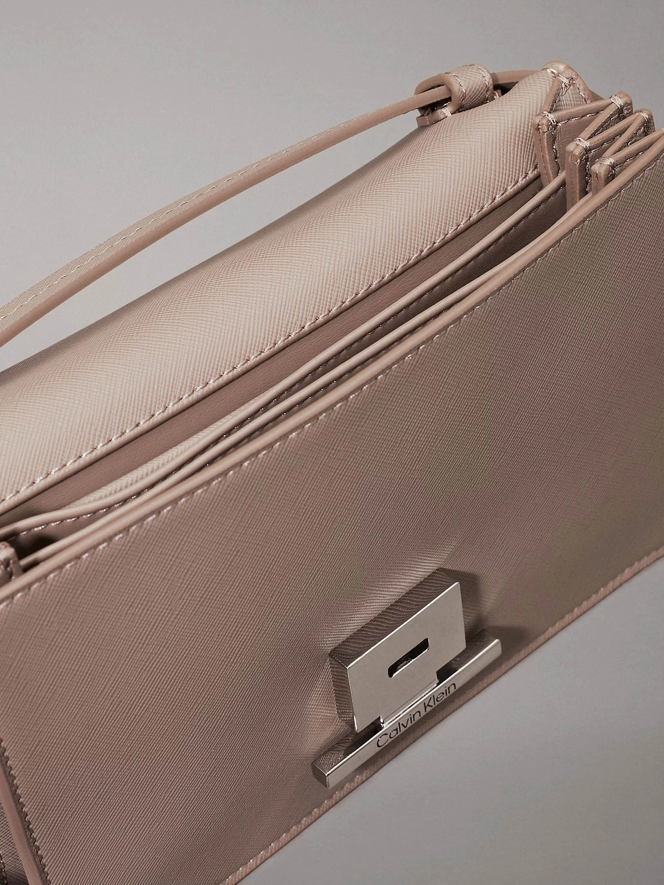 Сумки Calvin Klein Linear модель K60K612559-PA0 Фото