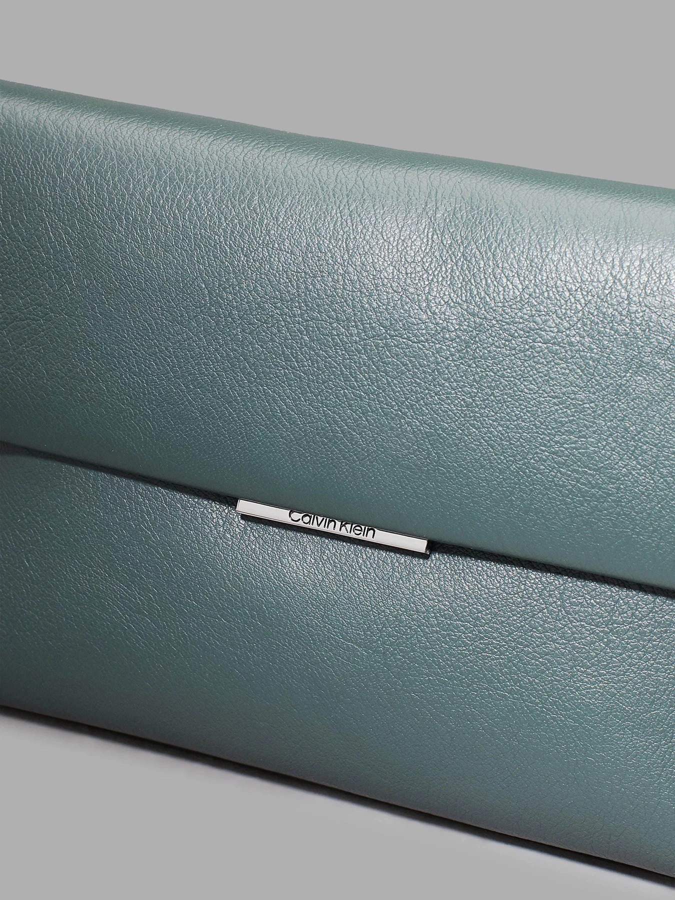 Сумки Calvin Klein Linear модель K60K612560-LG2 Сумки Calvin Klein Linear модель K60K612560-LG2 Фото
