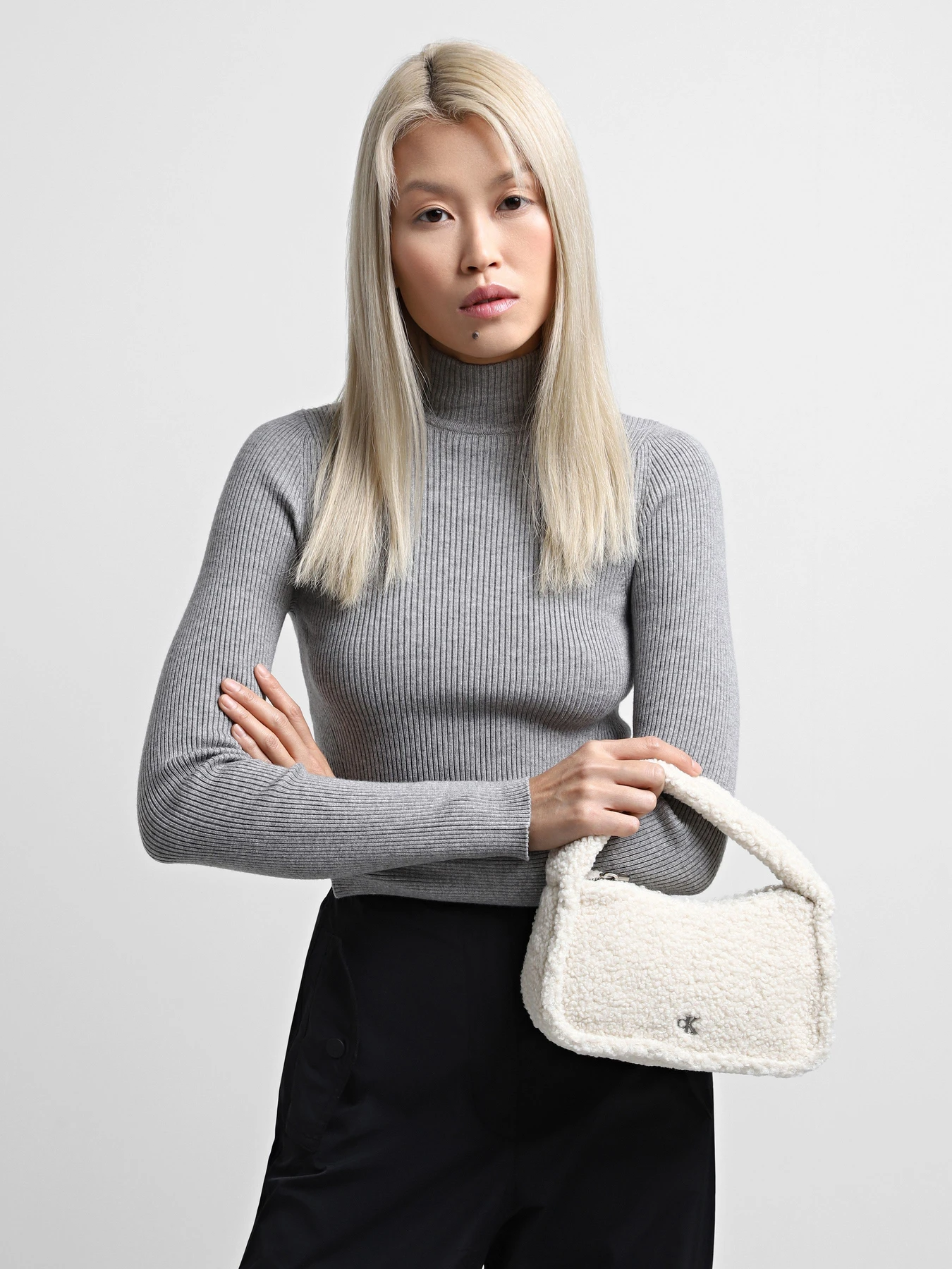 Сумки Calvin Klein Sherpa Mini модель K60K612737-PAS Сумки Calvin Klein Sherpa Mini модель K60K612737-PAS Фото