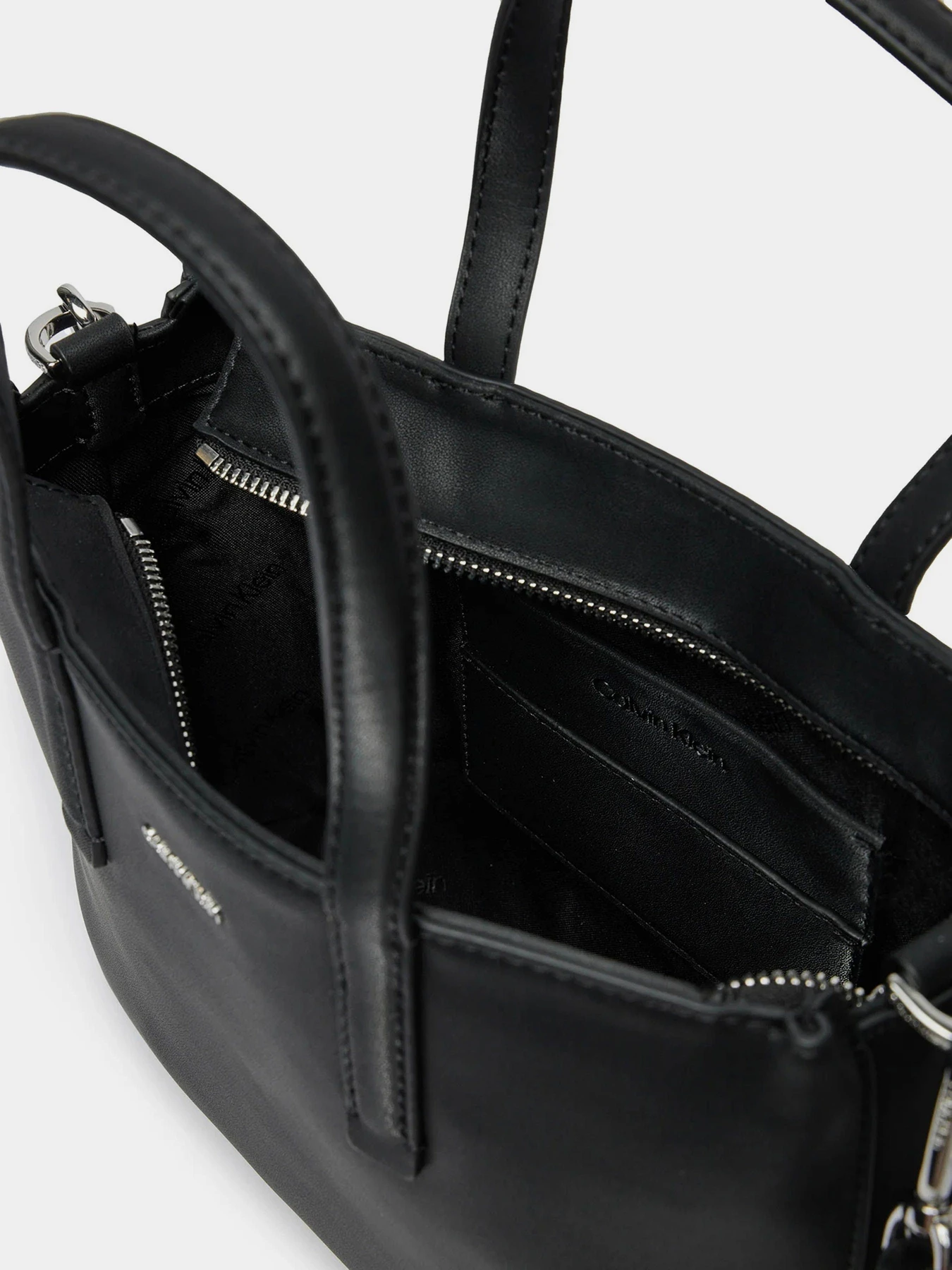 Сумки Calvin Klein Ck Must Small Tote модель K60K612904-BEH Сумки Calvin Klein Ck Must Small Tote модель K60K612904-BEH Фото