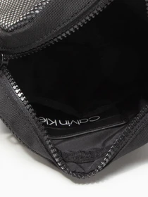 Сумки Calvin Klein модель K50K506024_BAX0 Фото