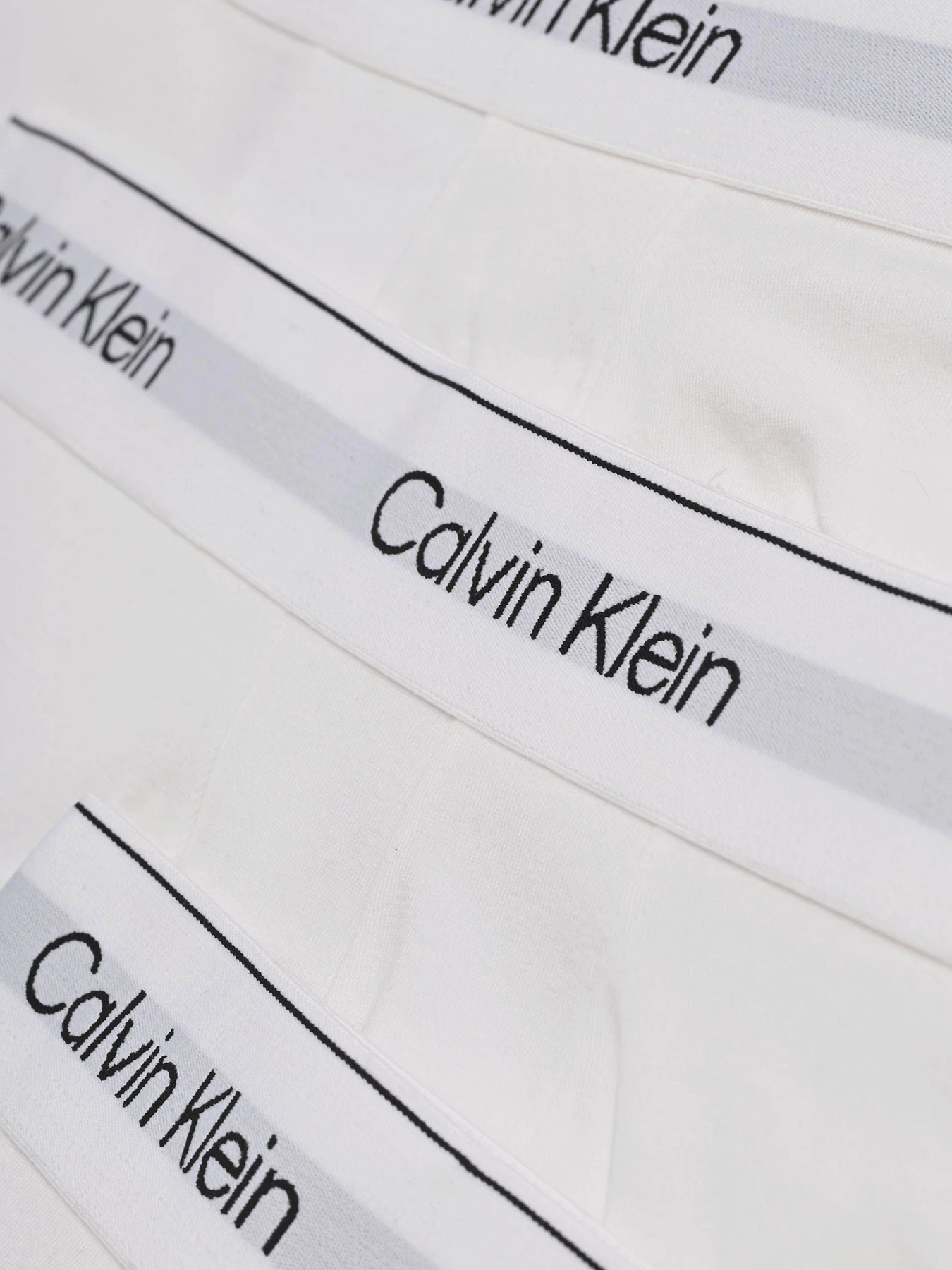 Нижнее белье Calvin Klein Underwear 3-Pack Boxer модель 000NB3963A-100 Фото