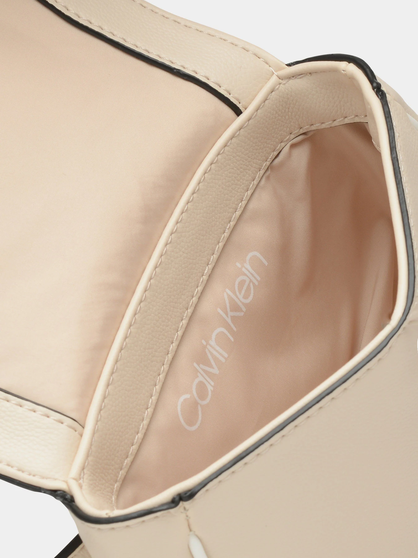 Сумки Calvin Klein модель K60K606687_VHB0 Сумки Calvin Klein модель K60K606687_VHB0 Фото
