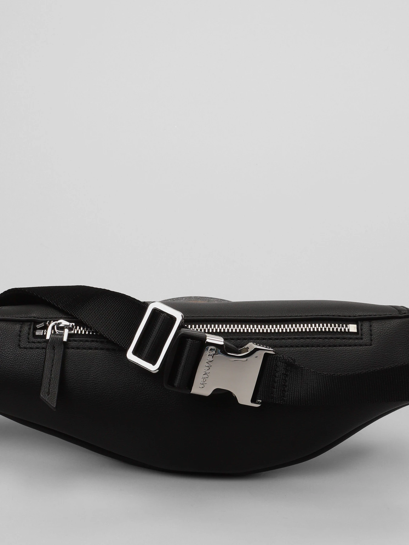 Сумки Calvin Klein Re-Lock модель K60K606778_BAX0 Сумки Calvin Klein Re-Lock модель K60K606778_BAX0 Фото